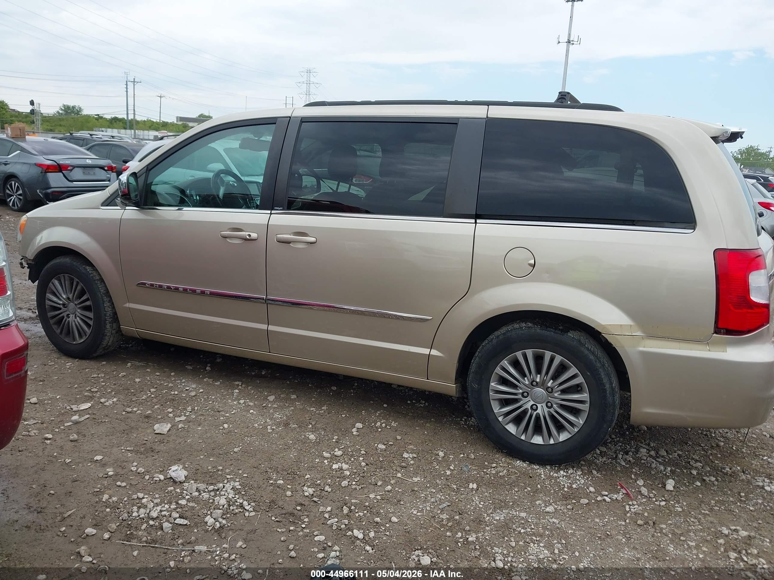 2014 Chrysler Town & Country Touring-l Gold vin: 2C4RC1CG2ER231654