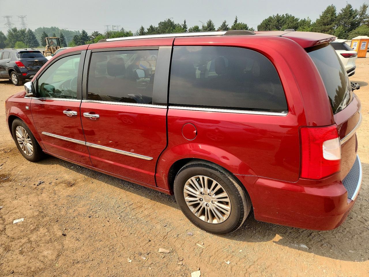 2014 Chrysler Town & Country Touring L Red vin: 2C4RC1CG2ER258725
