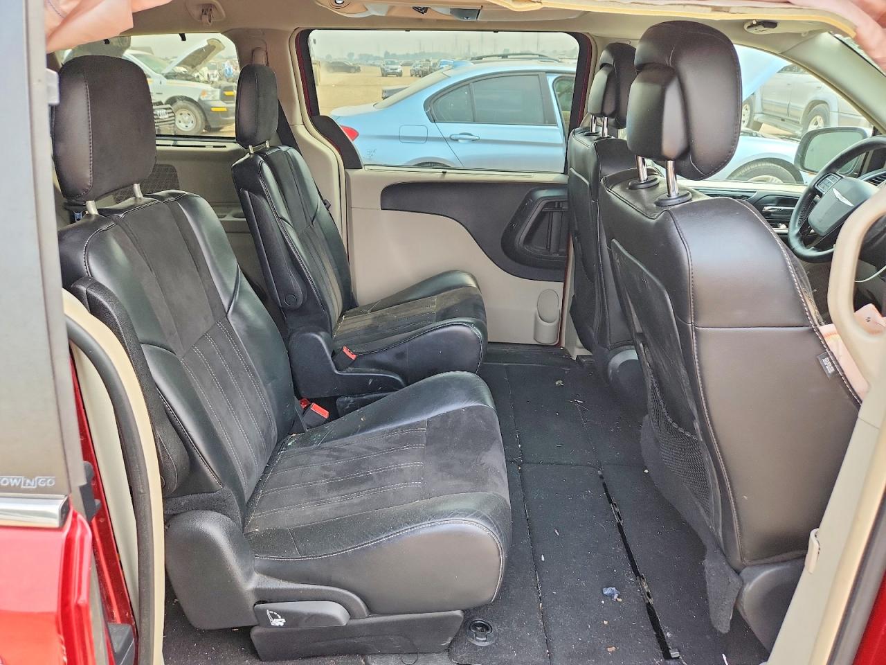 2014 Chrysler Town & Country Touring L Red vin: 2C4RC1CG2ER258725