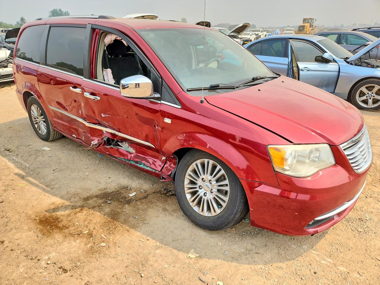 2014 Chrysler Town & Country Touring L Red vin: 2C4RC1CG2ER258725