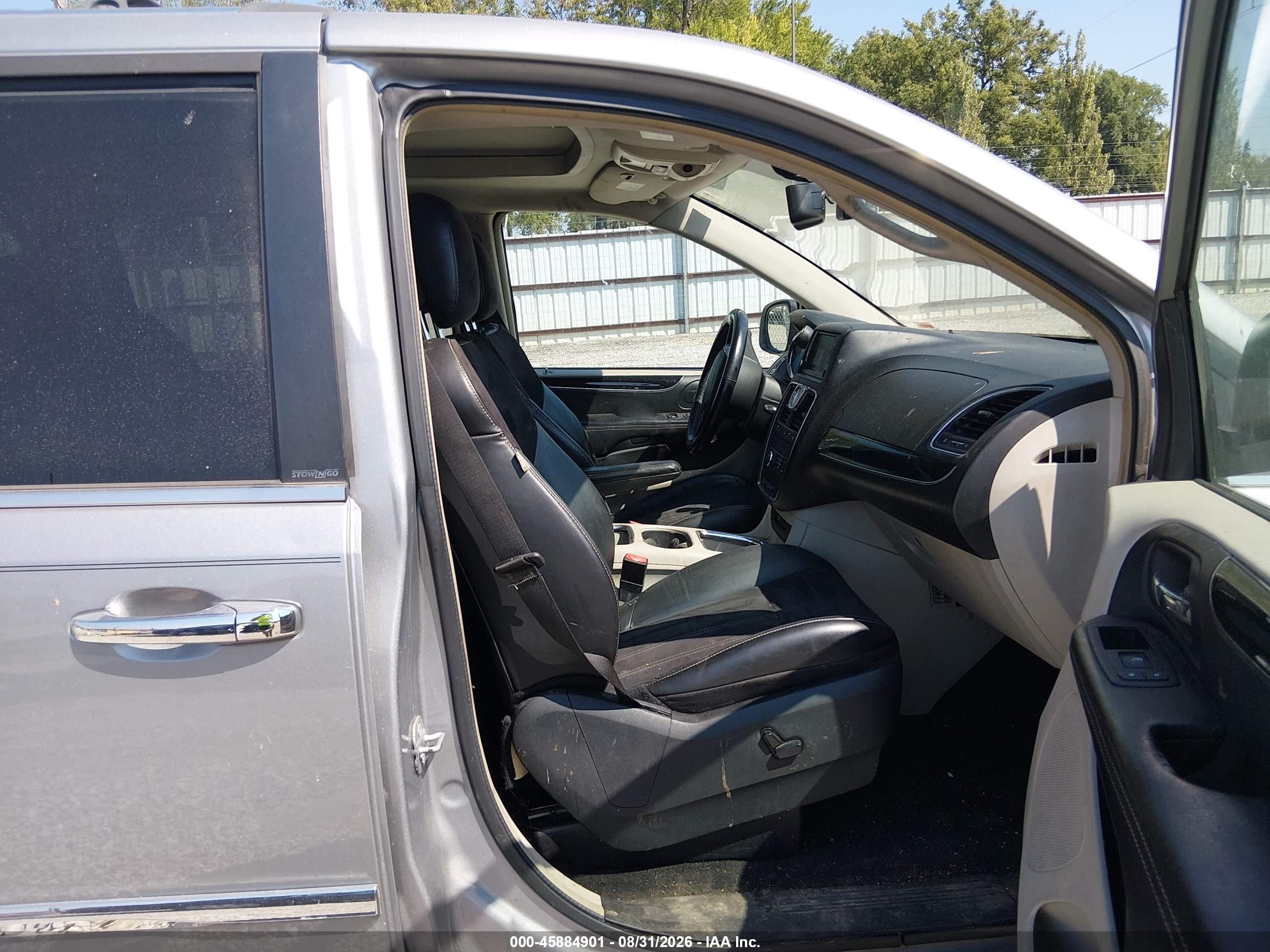 2014 Chrysler Town & Country Touring-l 30th Anniversary Серебряный vin: 2C4RC1CG2ER341250