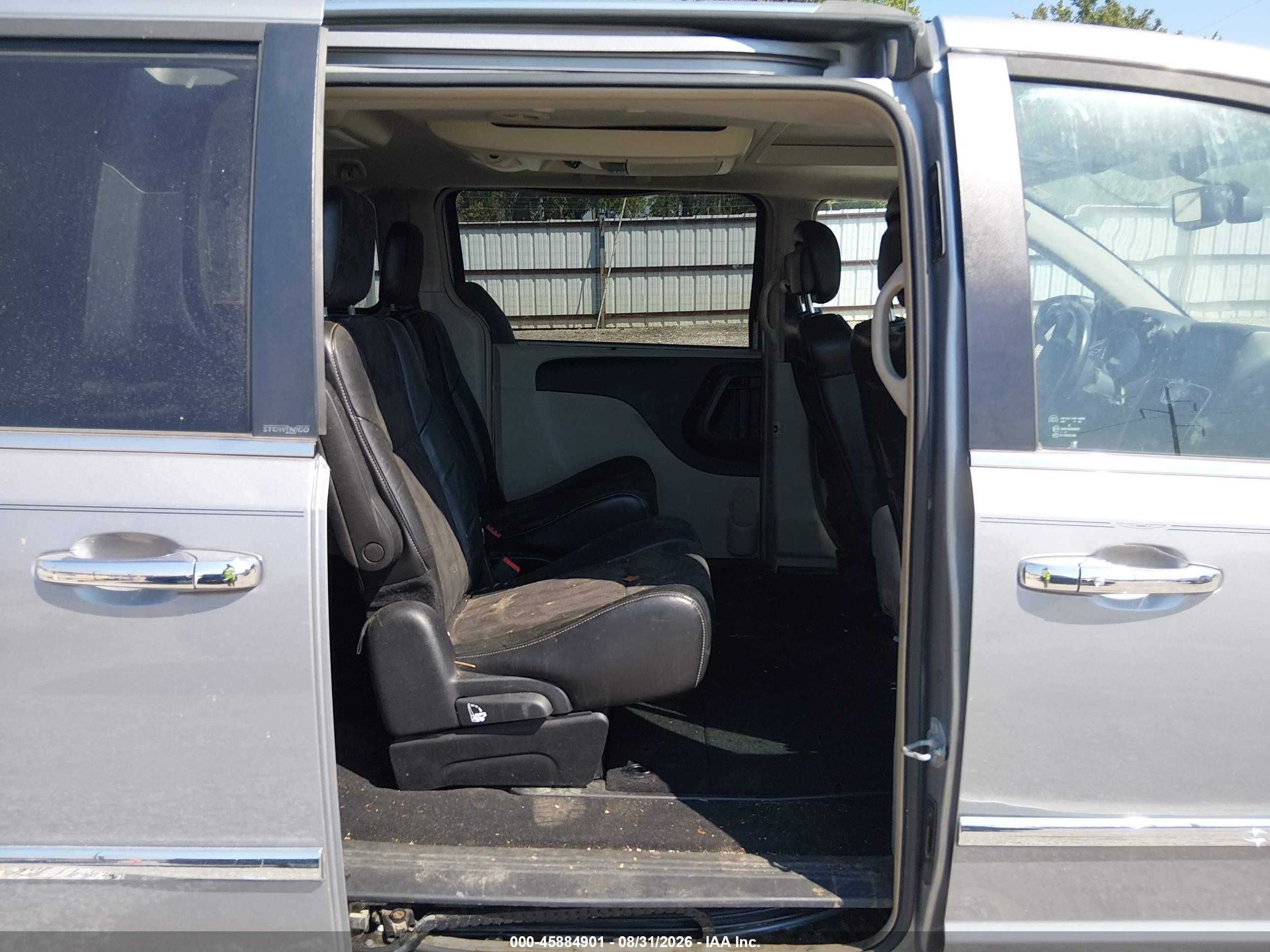 2014 Chrysler Town & Country Touring-l 30th Anniversary Серебряный vin: 2C4RC1CG2ER341250