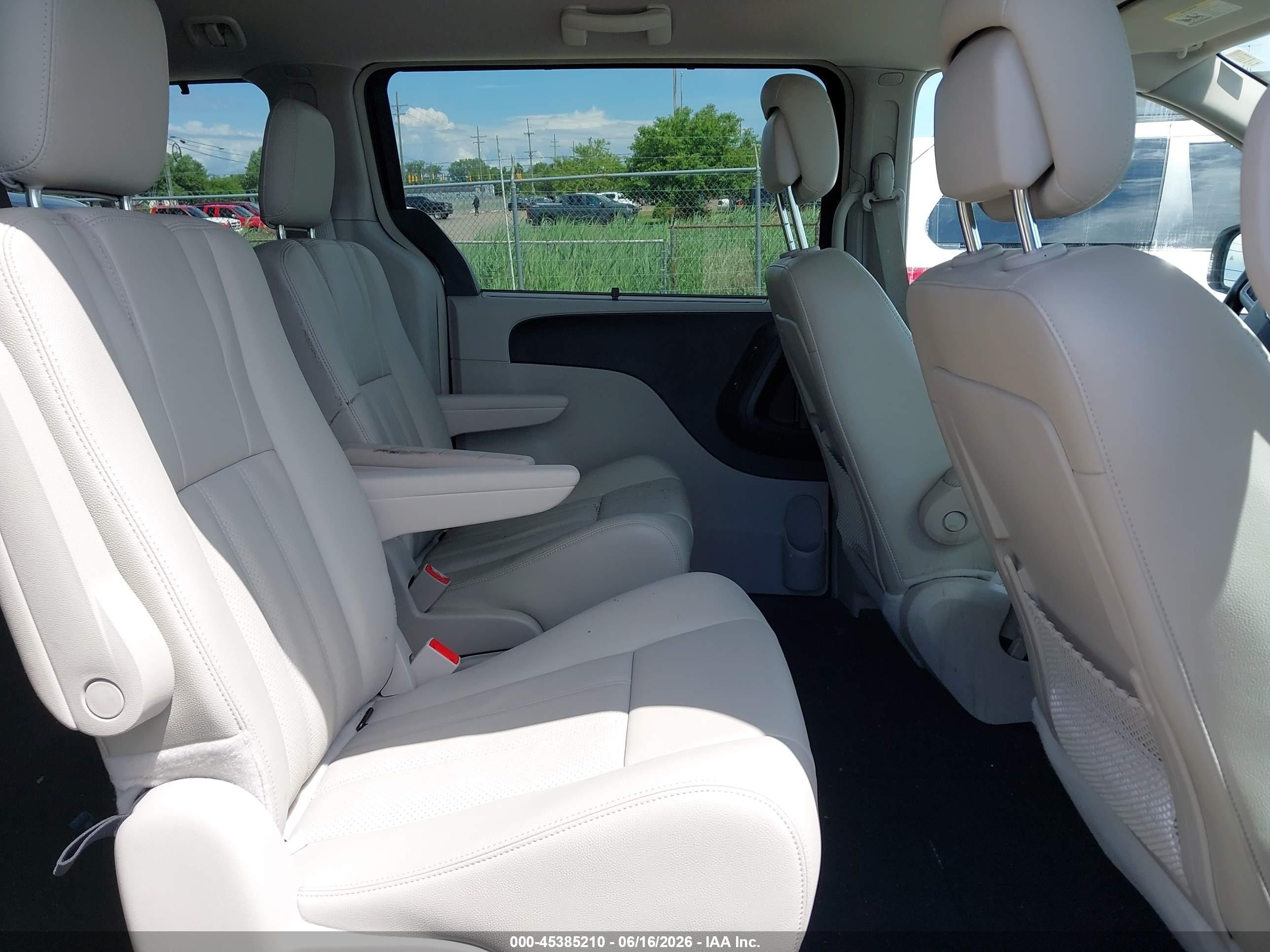 2014 Chrysler Town & Country Touring-l Blue vin: 2C4RC1CG2ER461601