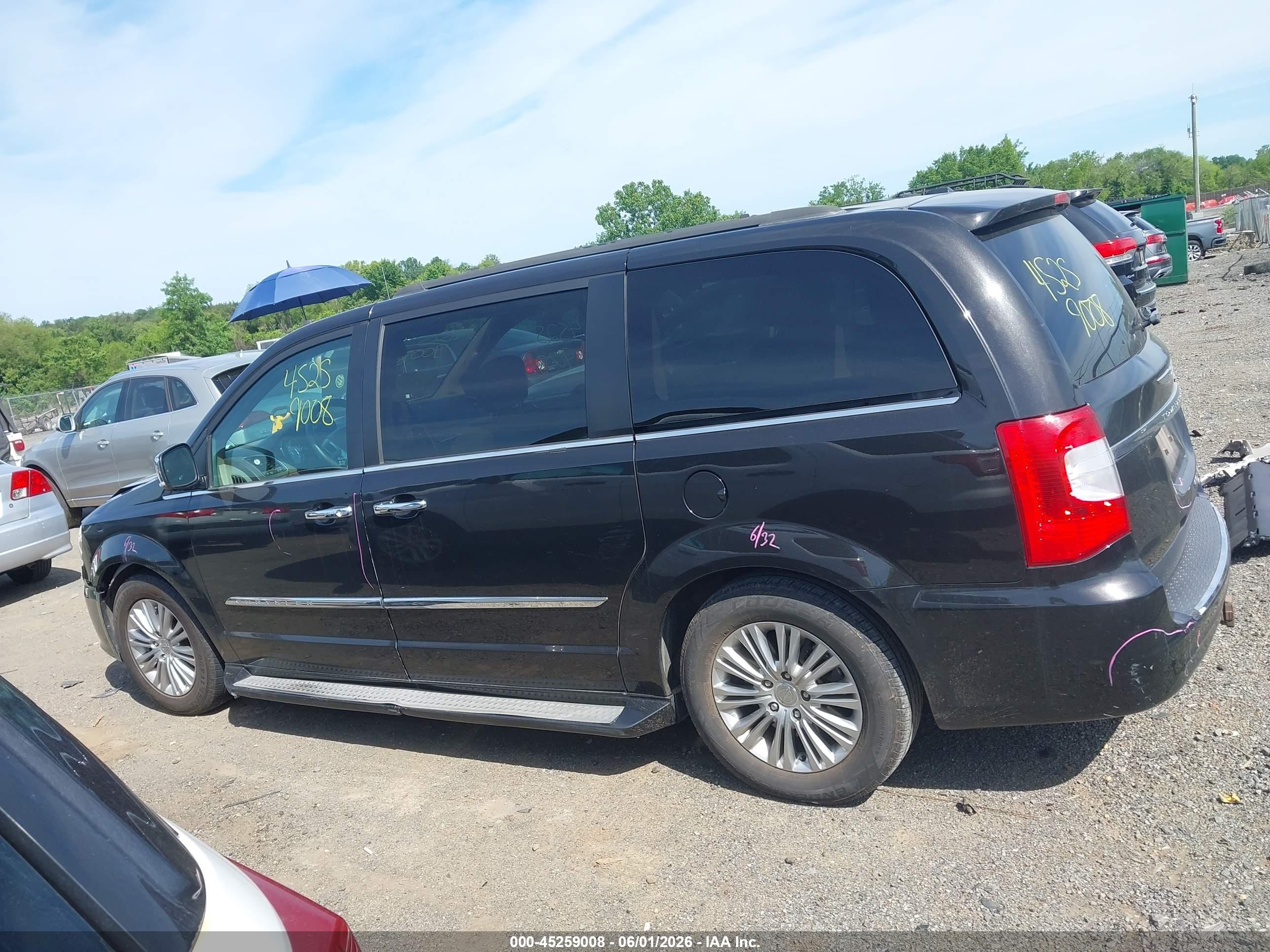 2015 Chrysler Town & Country Touring-l Черный vin: 2C4RC1CG2FR618464