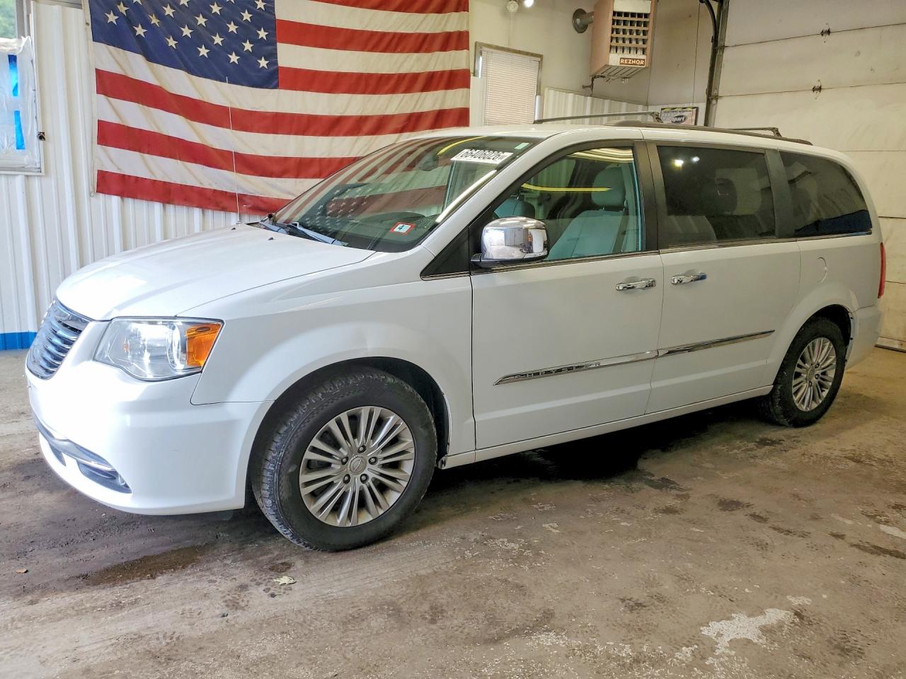 2015 Chrysler Town & Country Touring L White vin: 2C4RC1CG2FR699059