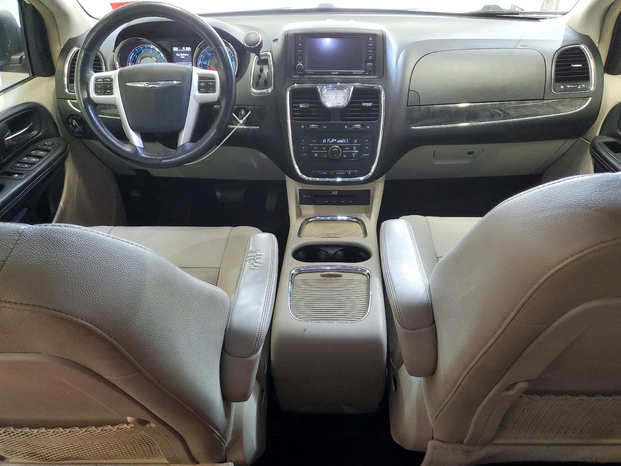 2015 Chrysler Town & Country Touring L White vin: 2C4RC1CG2FR699059