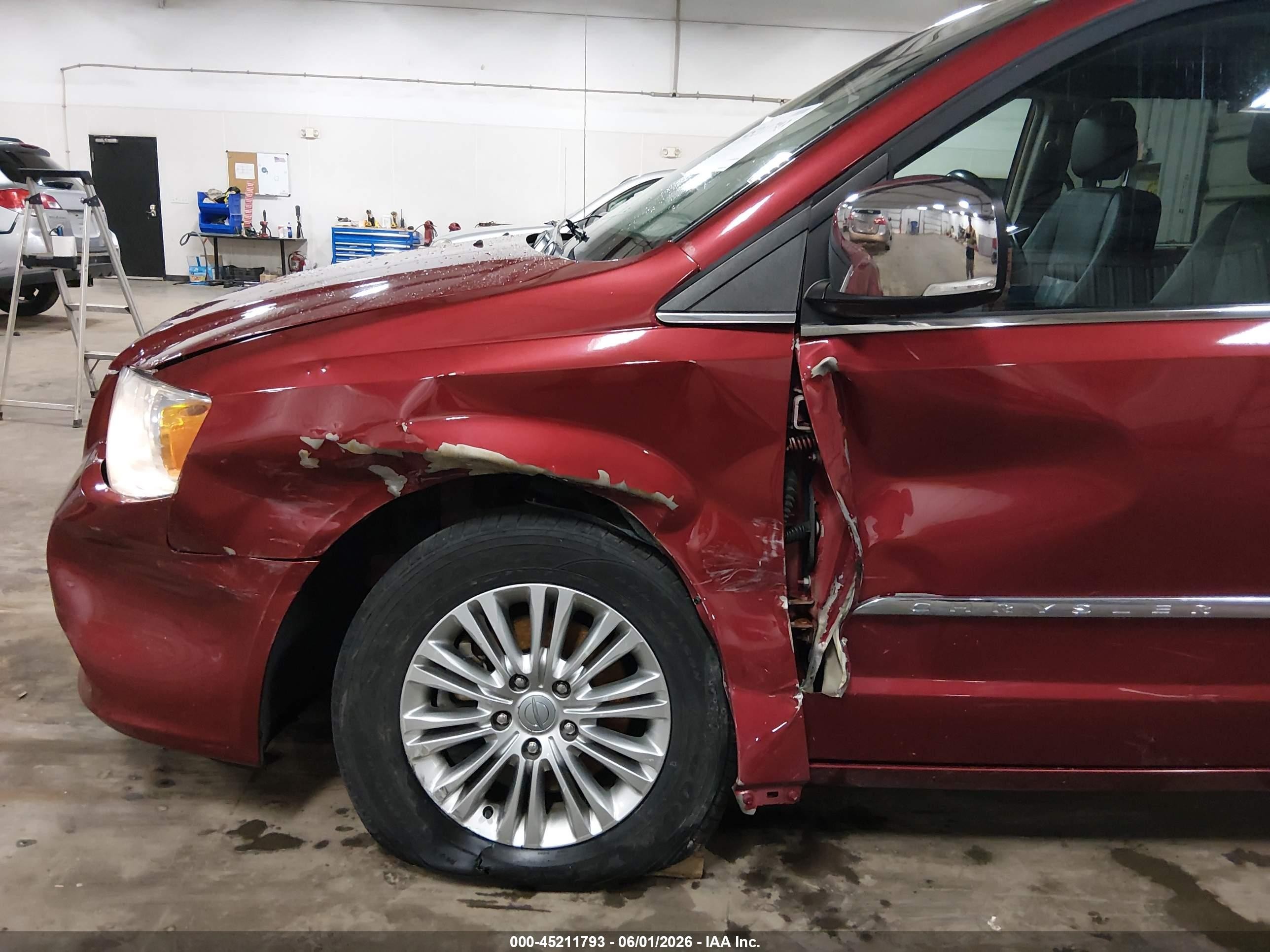 2015 Chrysler Town & Country Touring-l Темно-бордовый vin: 2C4RC1CG2FR742895