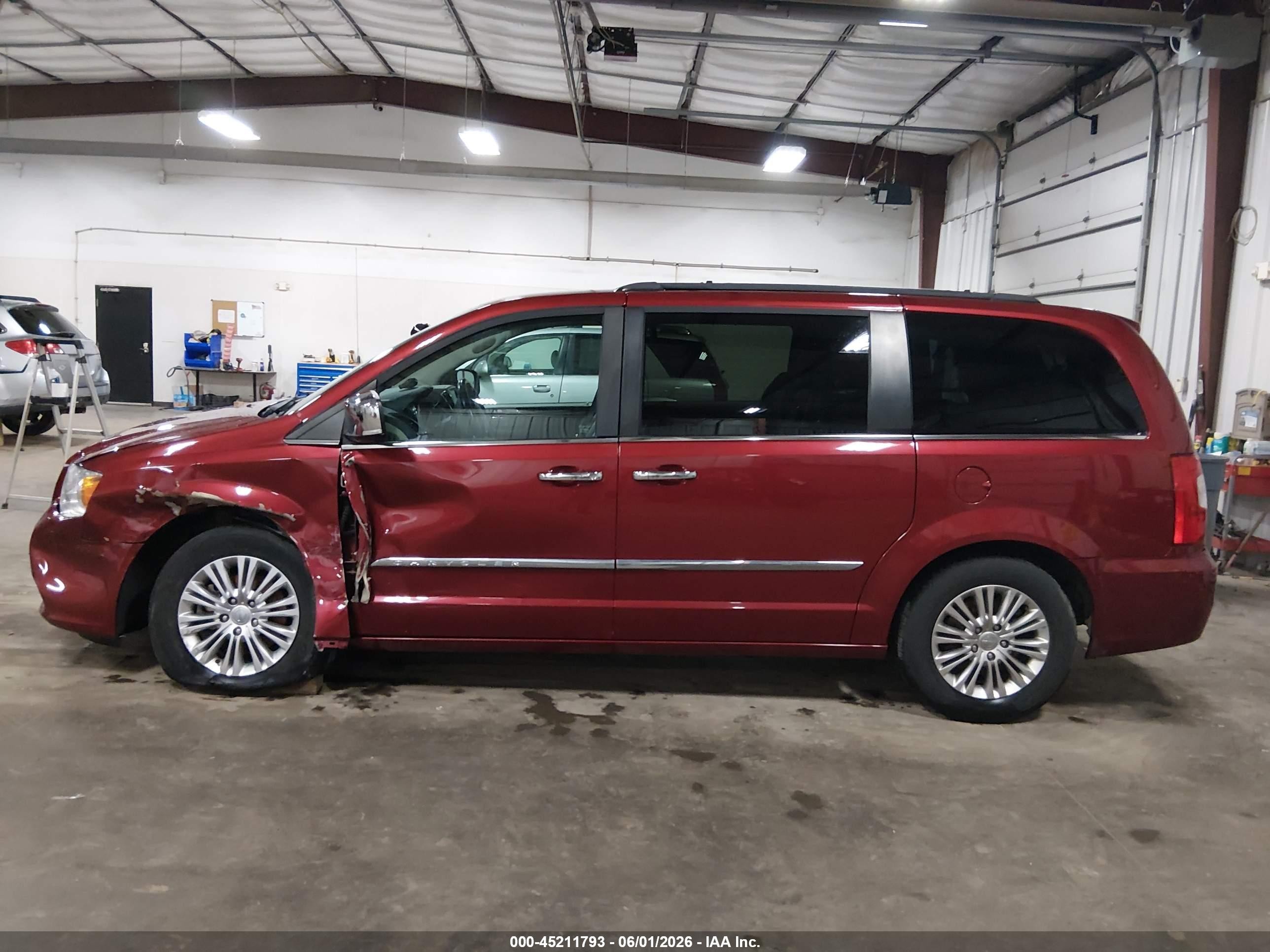 2015 Chrysler Town & Country Touring-l Темно-бордовый vin: 2C4RC1CG2FR742895