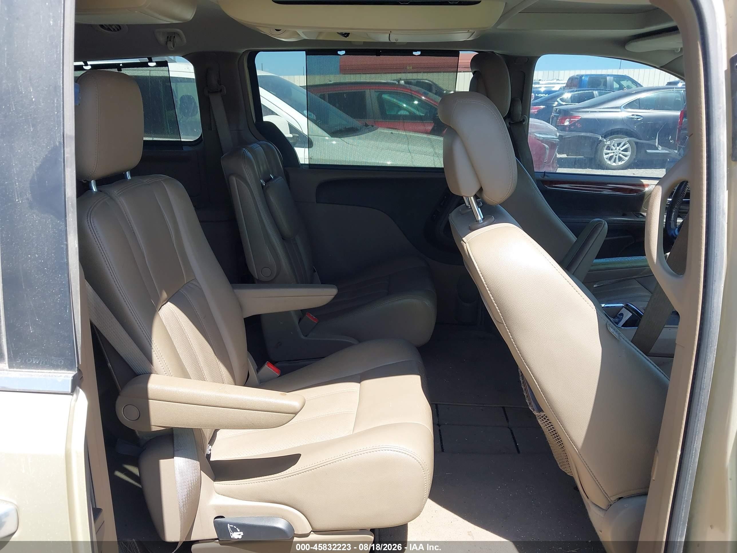 2012 Chrysler Town & Country Touring-l Gold vin: 2C4RC1CG3CR117482