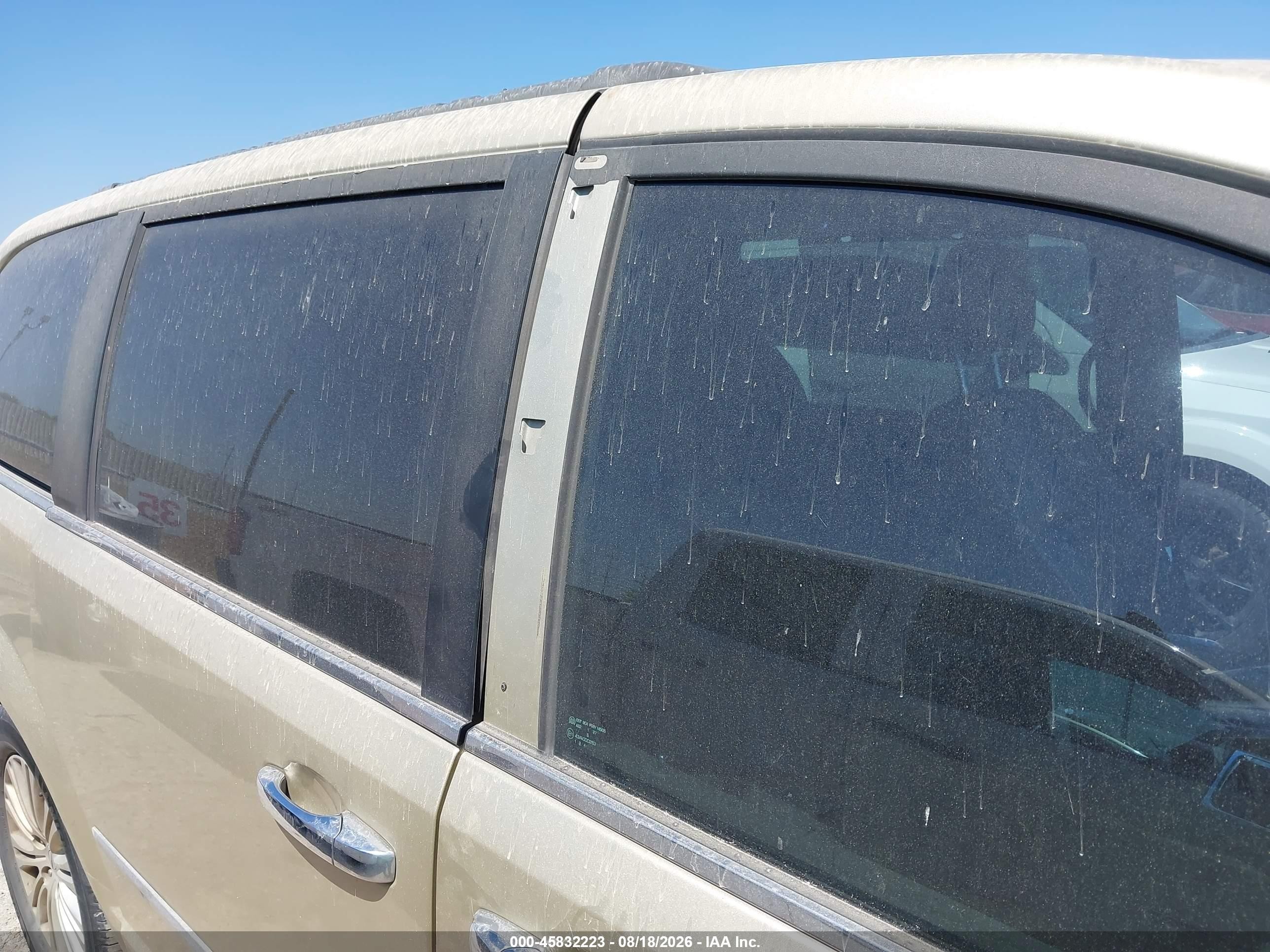 2012 Chrysler Town & Country Touring-l Gold vin: 2C4RC1CG3CR117482
