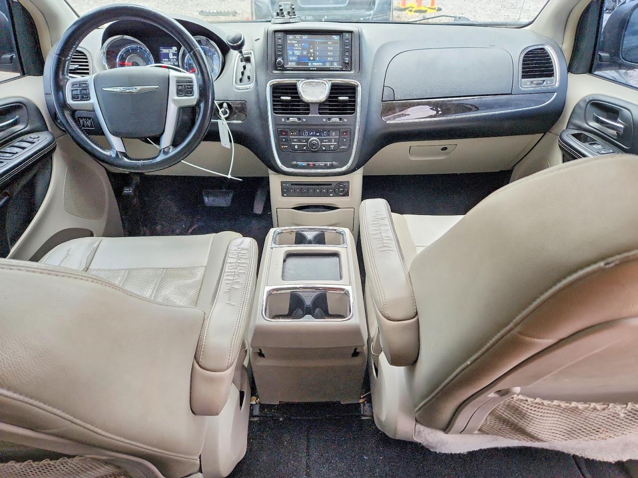 2012 Chrysler Town & Country Touring L White vin: 2C4RC1CG3CR171056