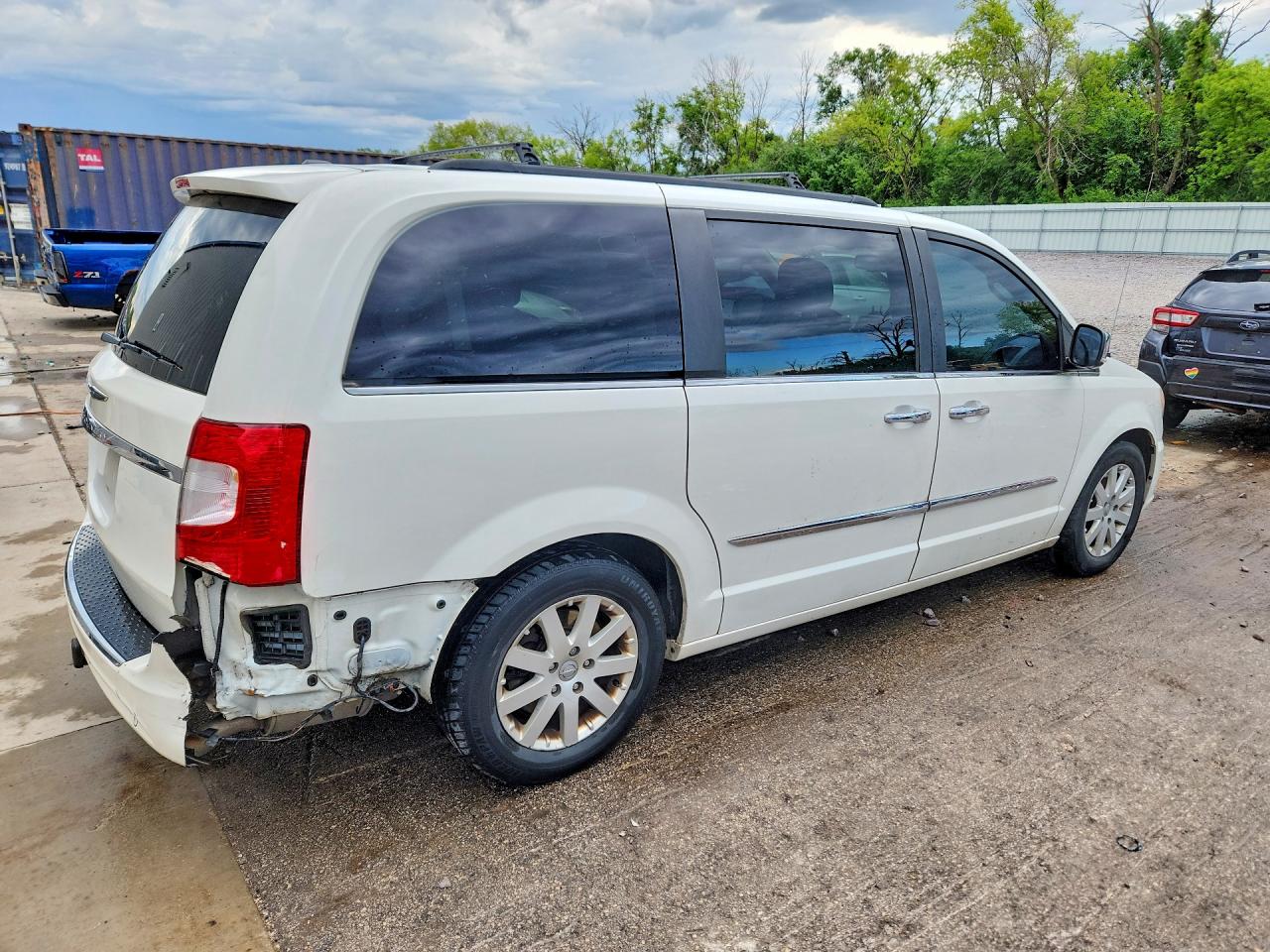 2012 Chrysler Town & Country Touring L White vin: 2C4RC1CG3CR171056
