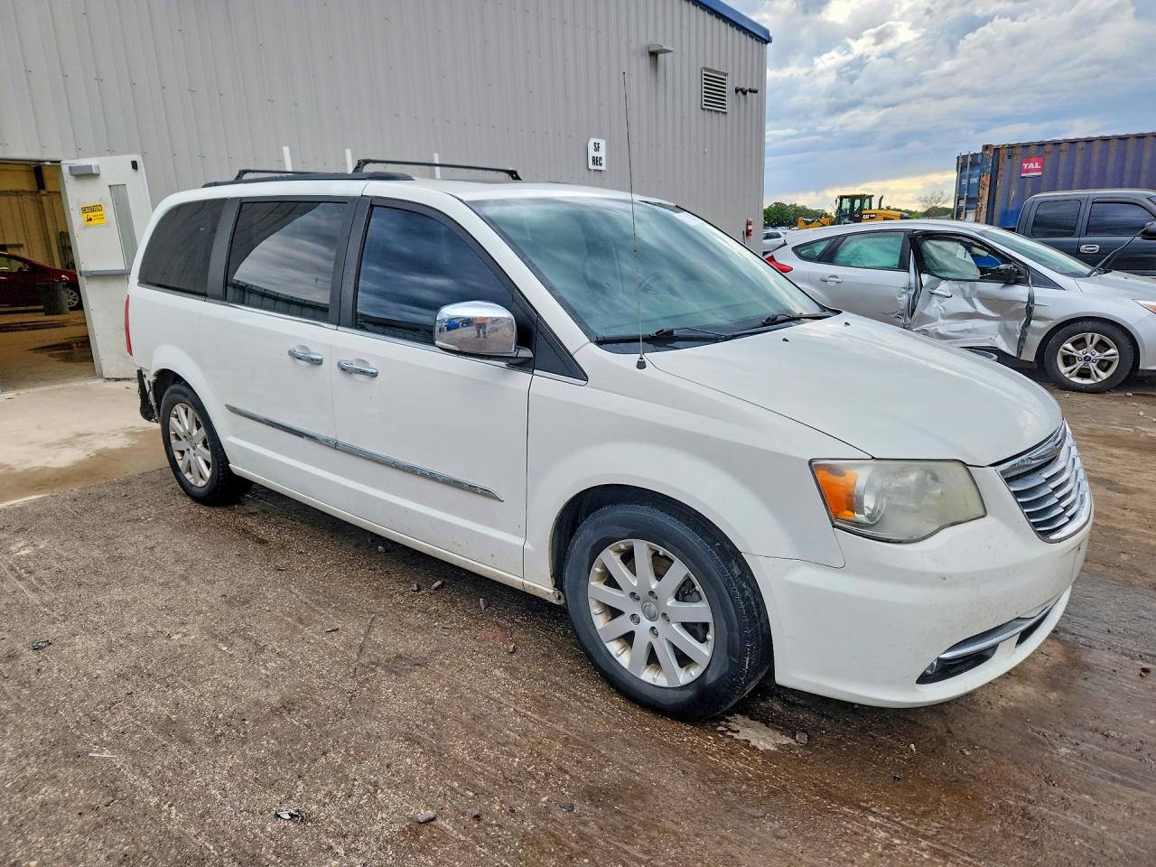 2012 Chrysler Town & Country Touring L White vin: 2C4RC1CG3CR171056