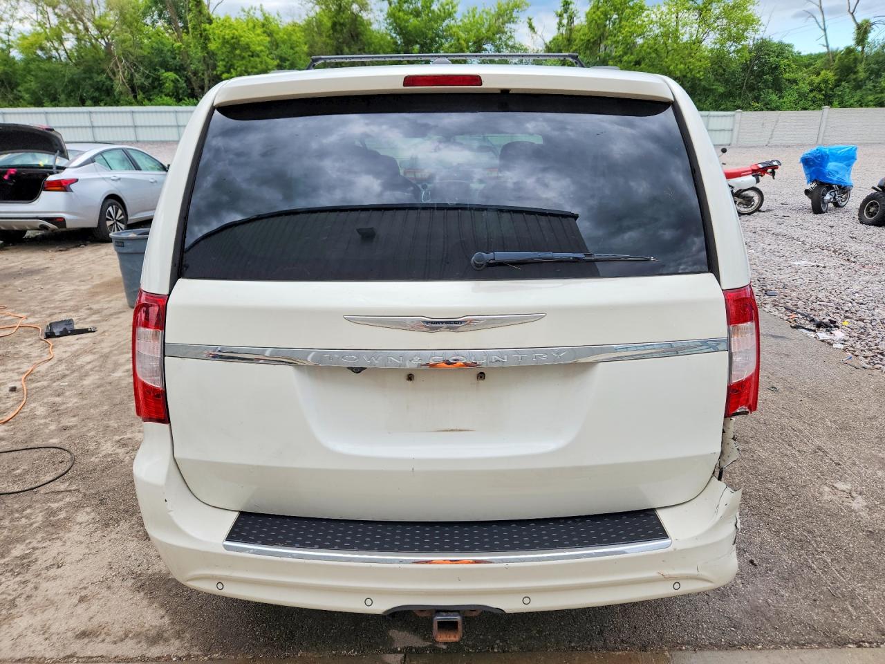 2012 Chrysler Town & Country Touring L White vin: 2C4RC1CG3CR171056