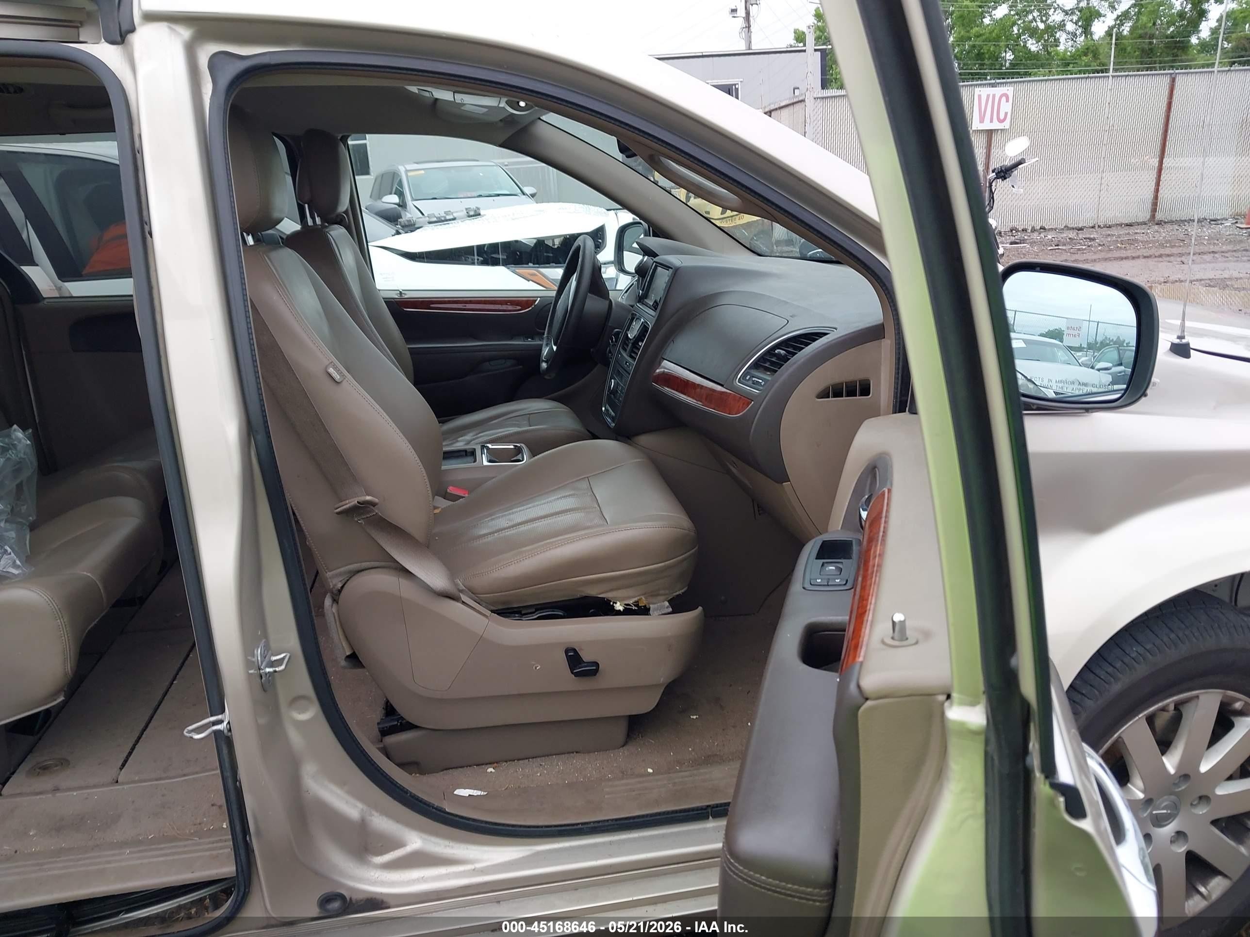 2012 Chrysler Town & Country Touring-l Gold vin: 2C4RC1CG3CR401730