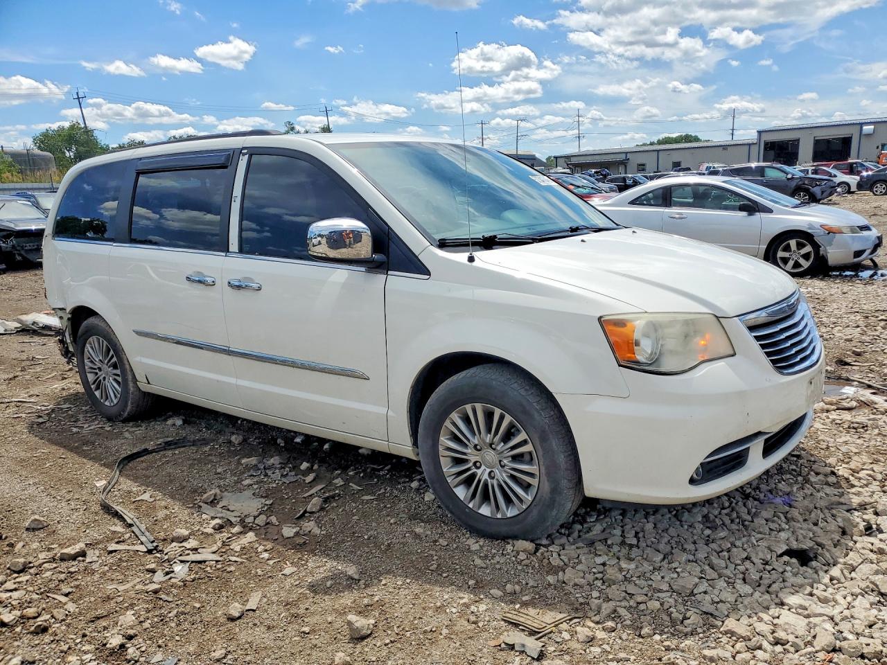 2013 Chrysler Town-country White vin: 2C4RC1CG3DR542380