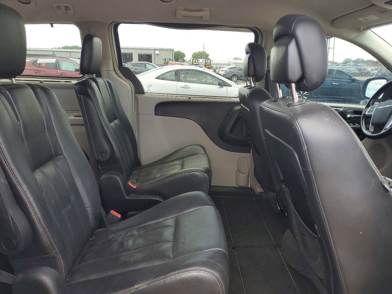 2013 Chrysler Town-country White vin: 2C4RC1CG3DR542380