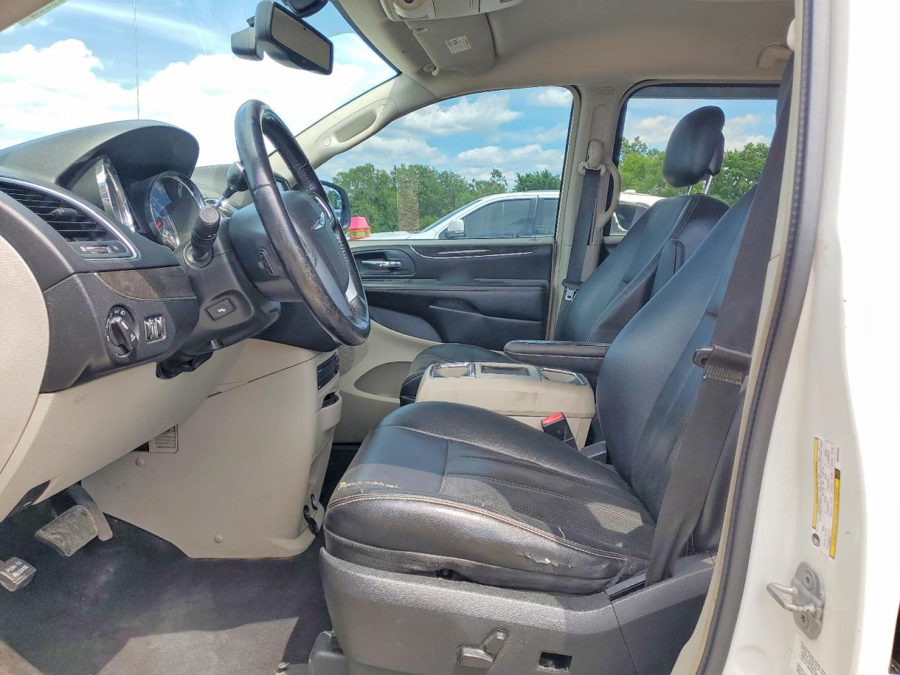 2013 Chrysler Town-country White vin: 2C4RC1CG3DR542380