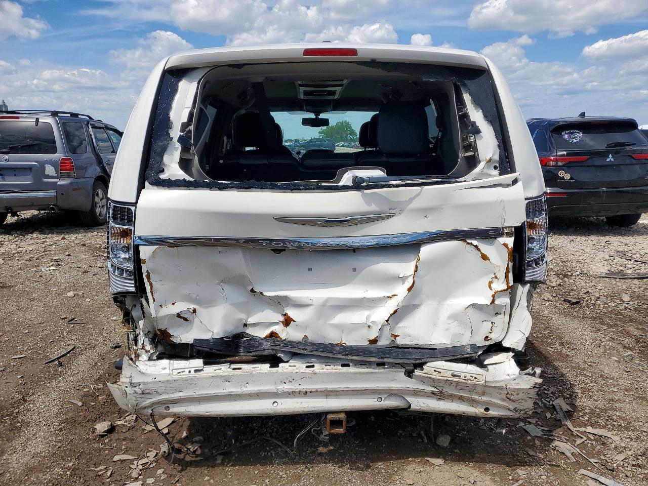 2013 Chrysler Town-country White vin: 2C4RC1CG3DR542380