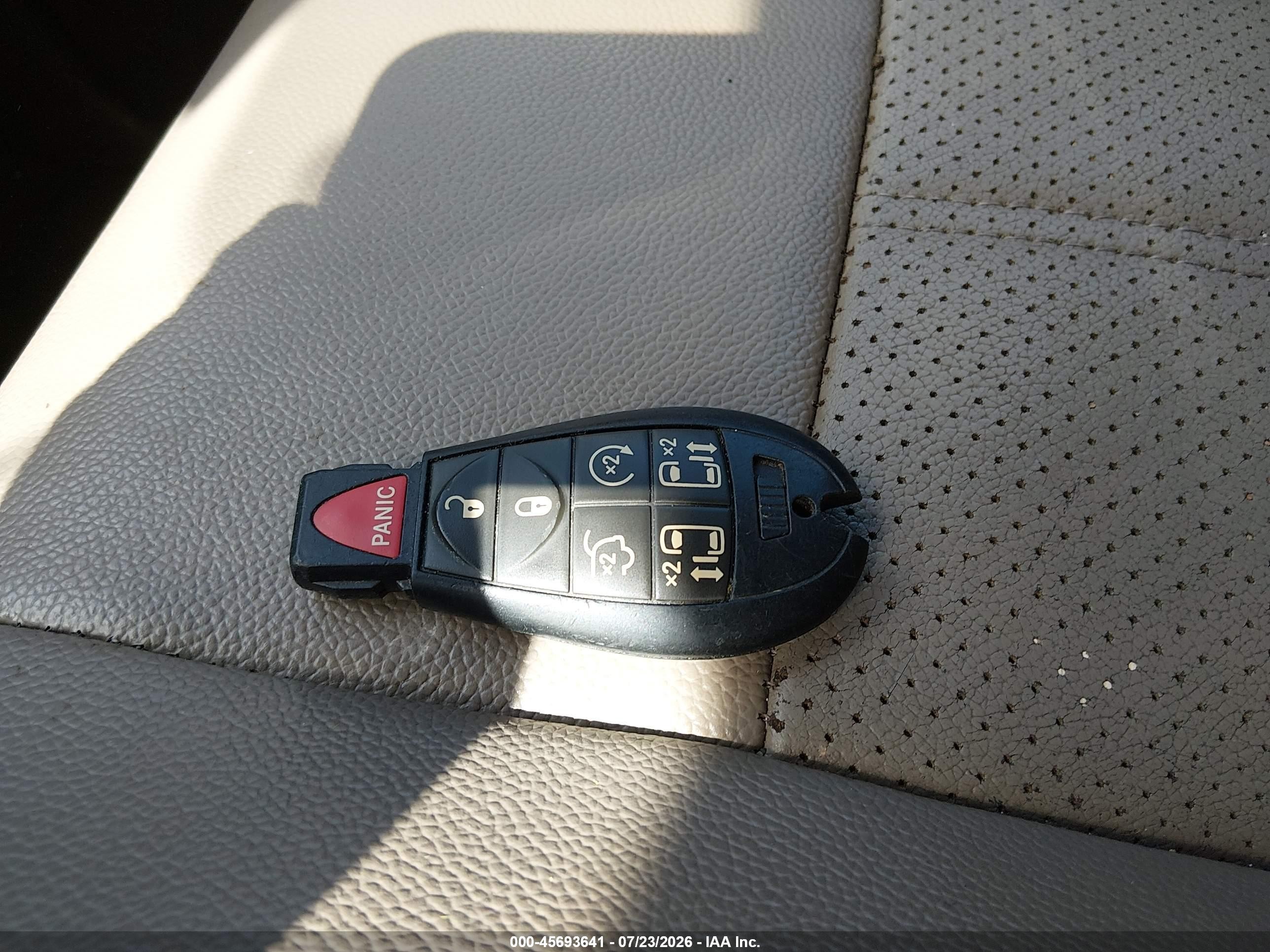 2013 Chrysler Town & Country Touring-l Золотой vin: 2C4RC1CG3DR571832