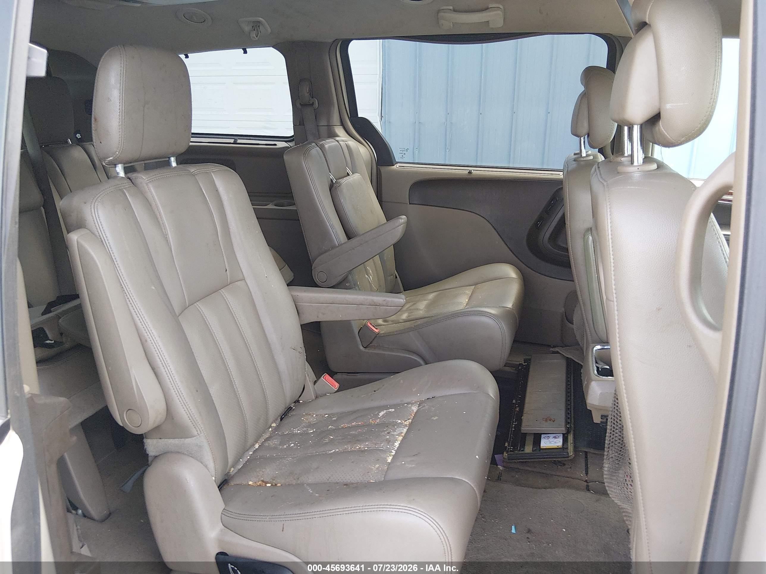 2013 Chrysler Town & Country Touring-l Золотой vin: 2C4RC1CG3DR571832