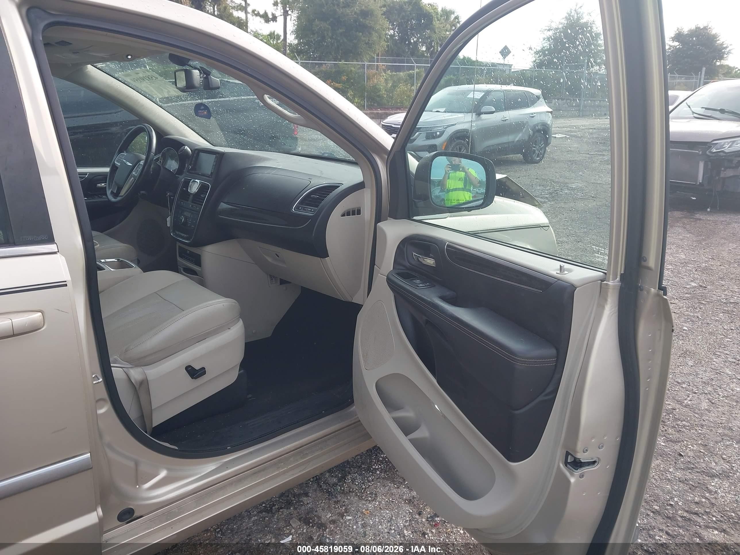 2013 Chrysler Town & Country Touring-l Gold vin: 2C4RC1CG3DR651714