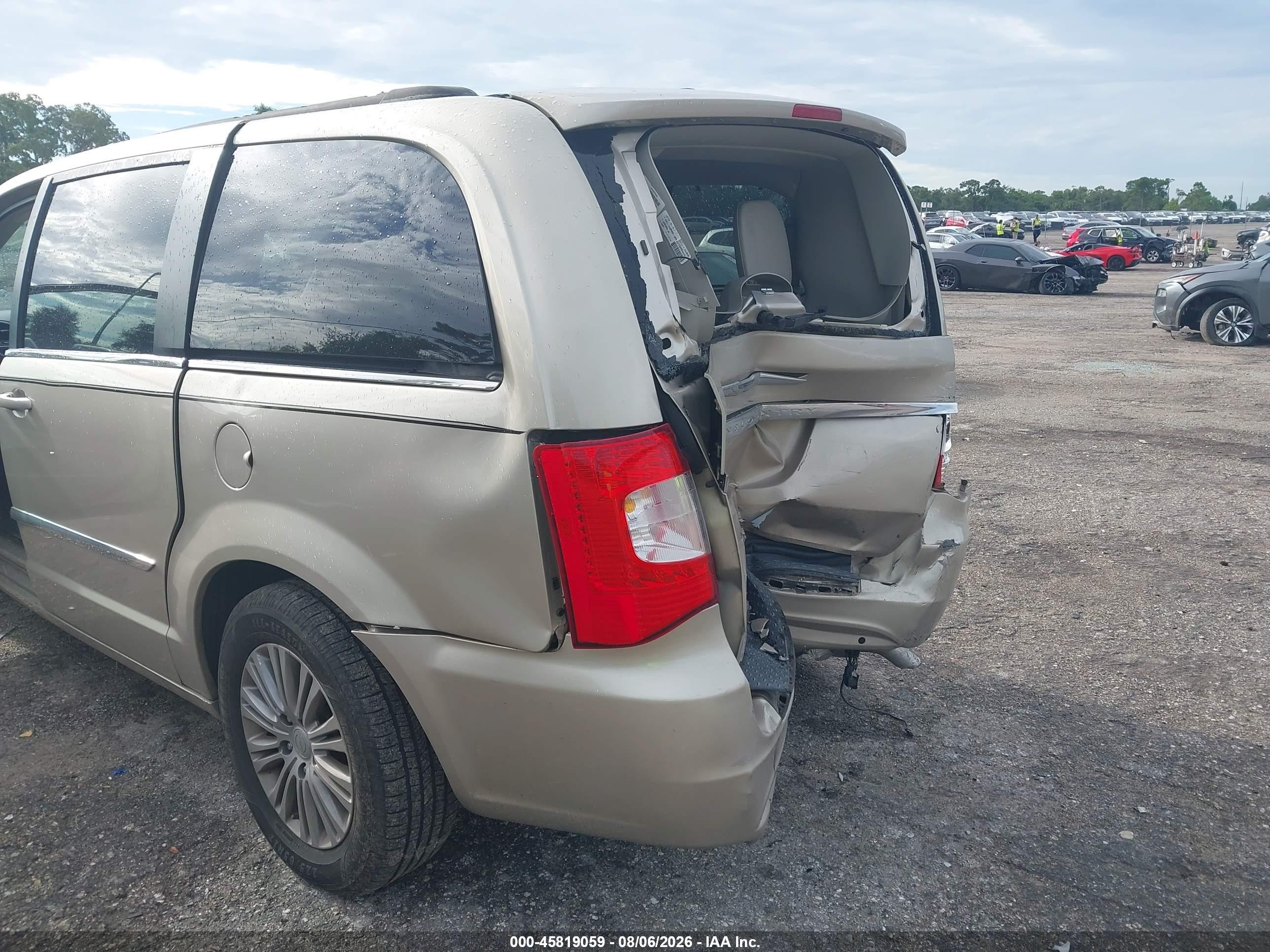 2013 Chrysler Town & Country Touring-l Gold vin: 2C4RC1CG3DR651714