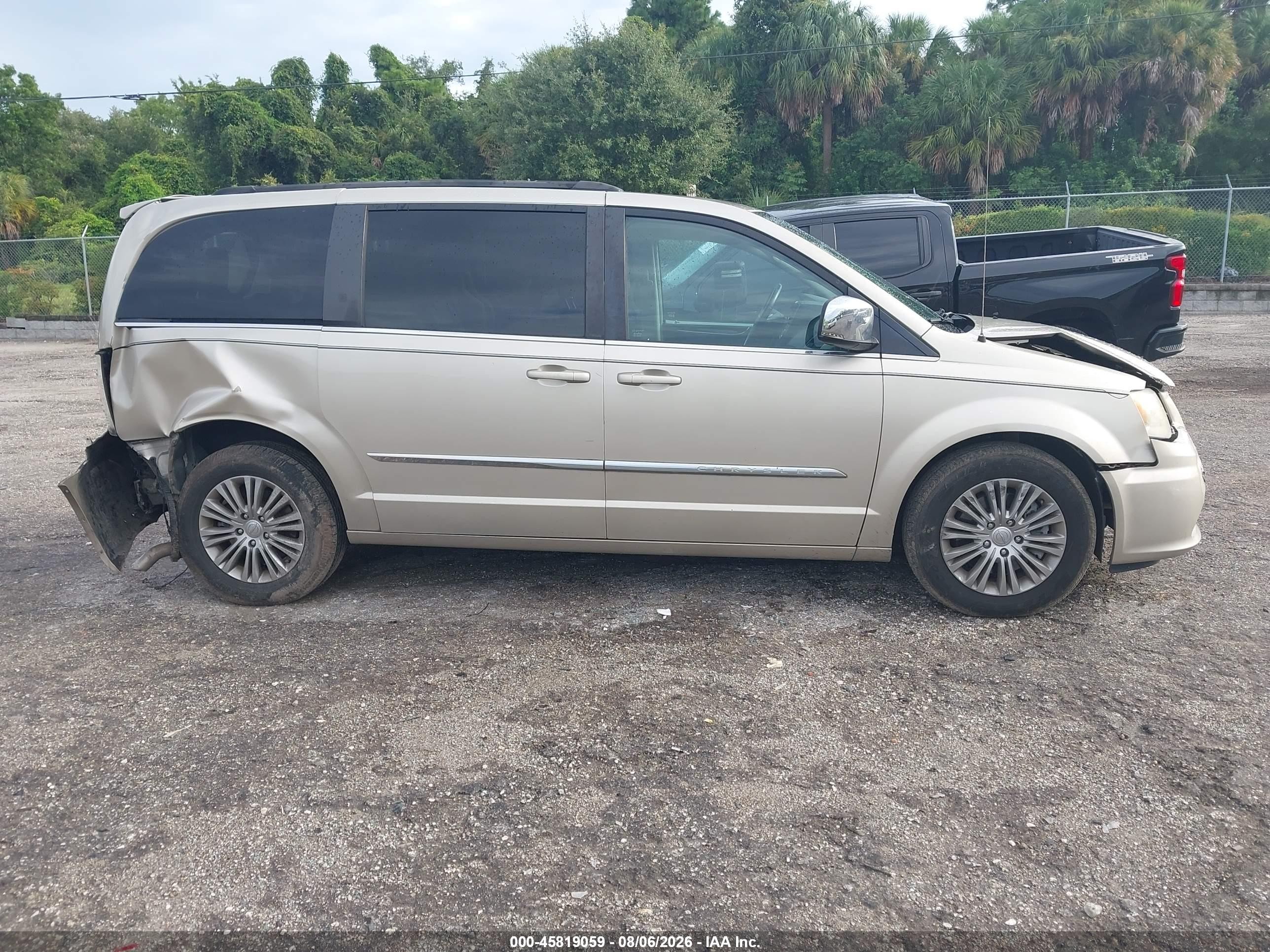 2013 Chrysler Town & Country Touring-l Gold vin: 2C4RC1CG3DR651714