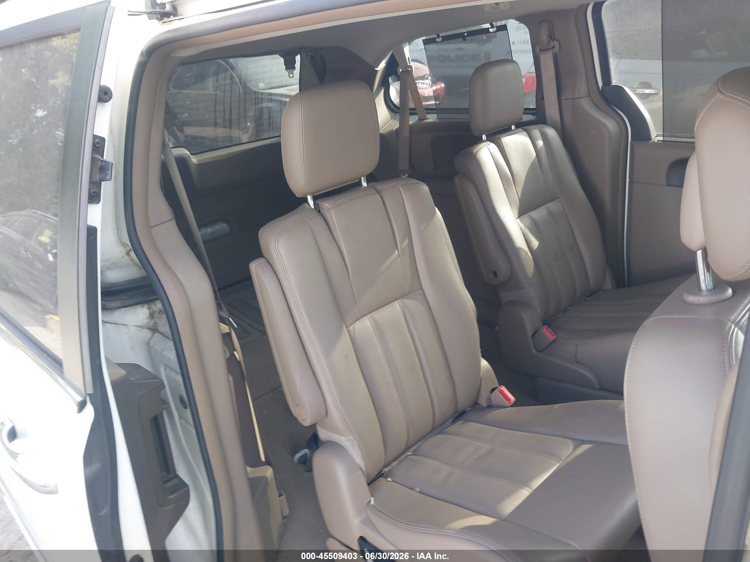 2013 Chrysler Town & Country Touring-l White vin: 2C4RC1CG3DR651812