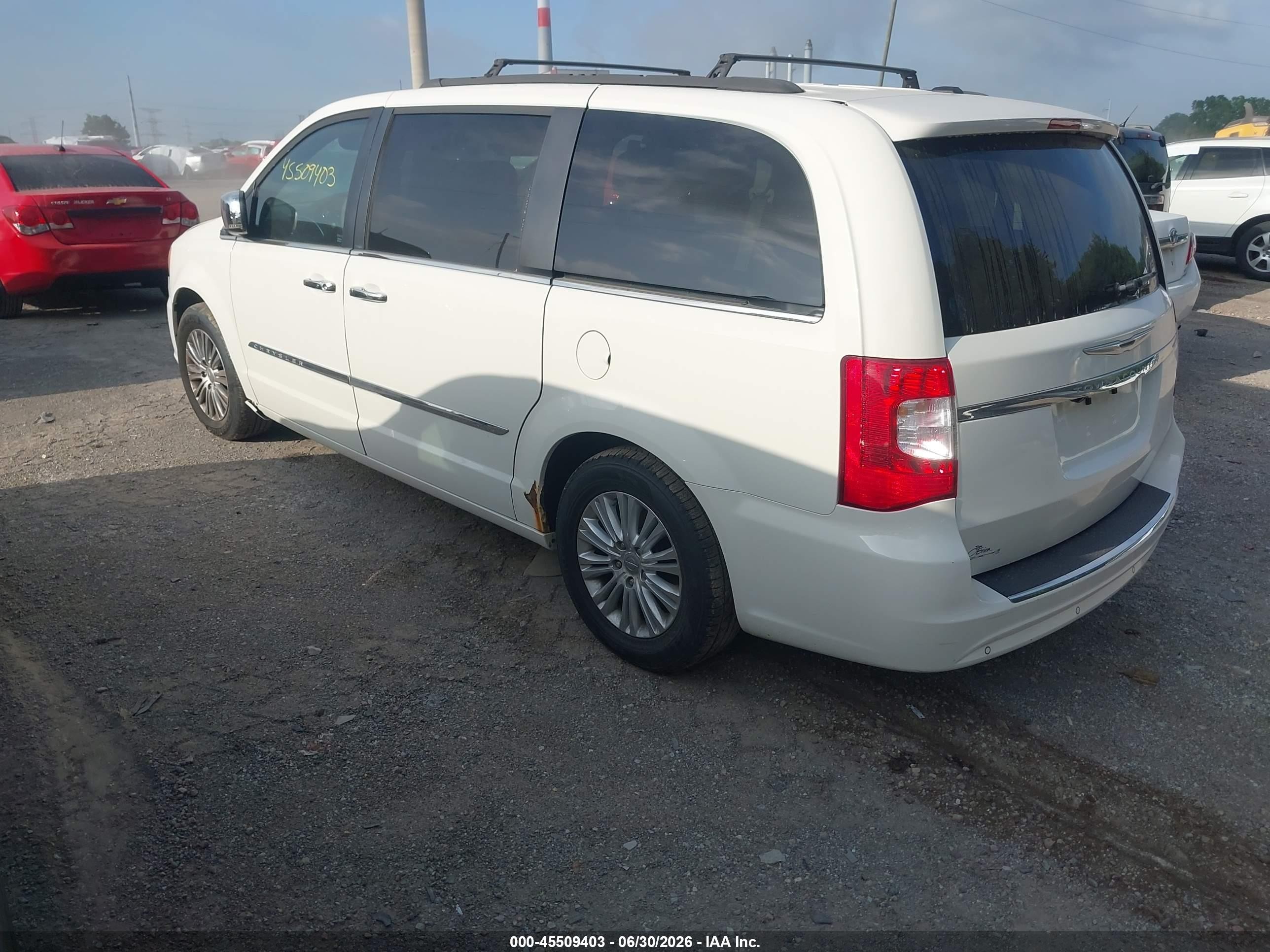 2013 Chrysler Town & Country Touring-l White vin: 2C4RC1CG3DR651812