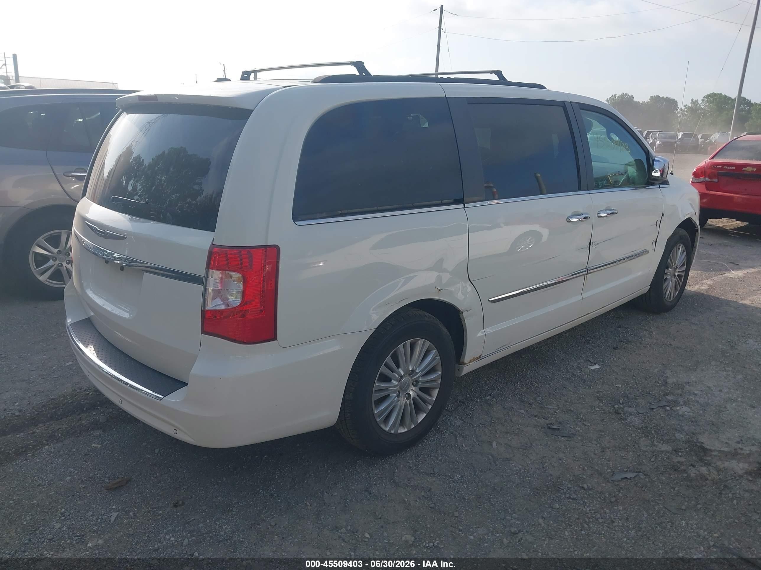 2013 Chrysler Town & Country Touring-l White vin: 2C4RC1CG3DR651812