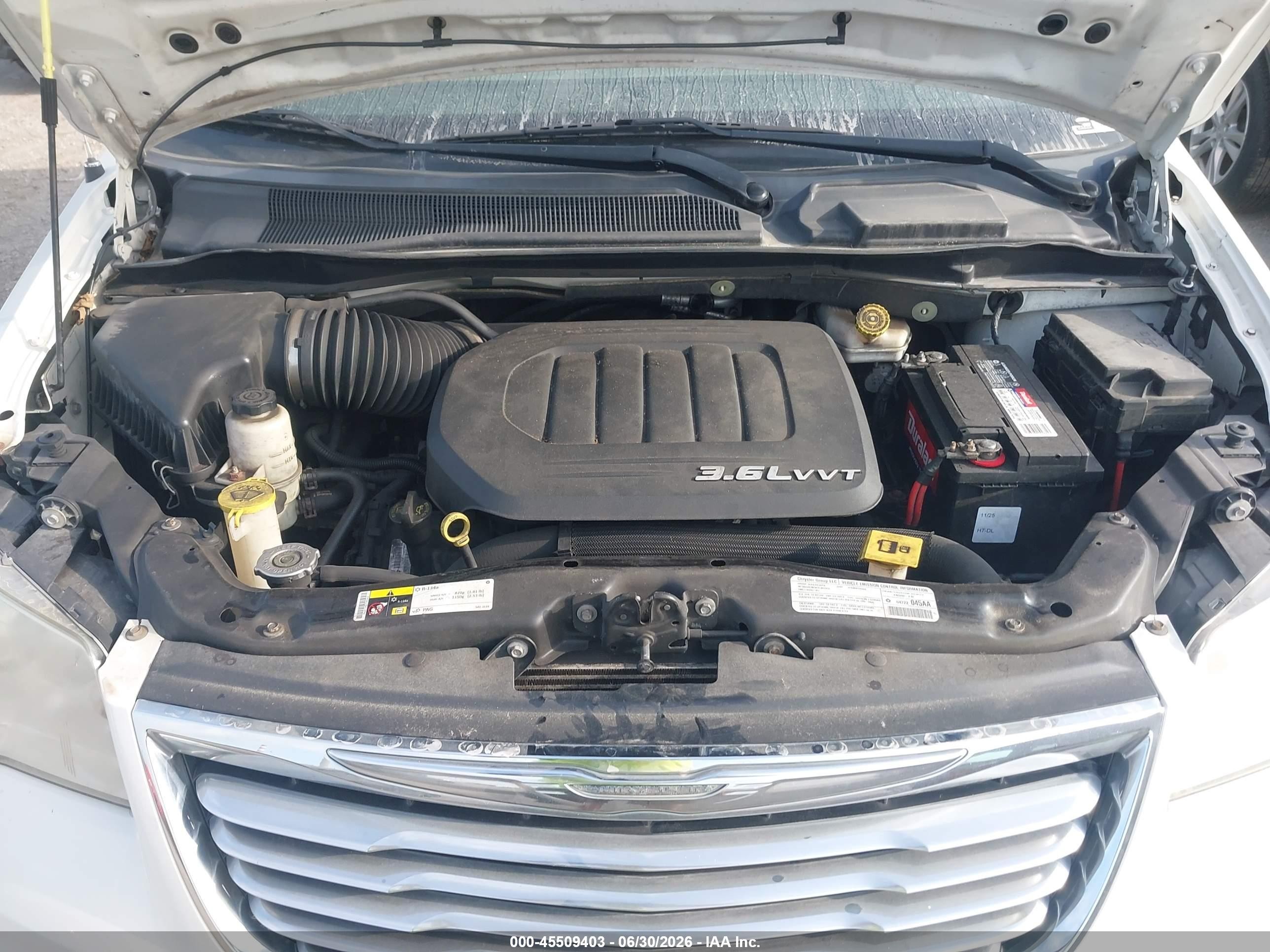 2013 Chrysler Town & Country Touring-l White vin: 2C4RC1CG3DR651812