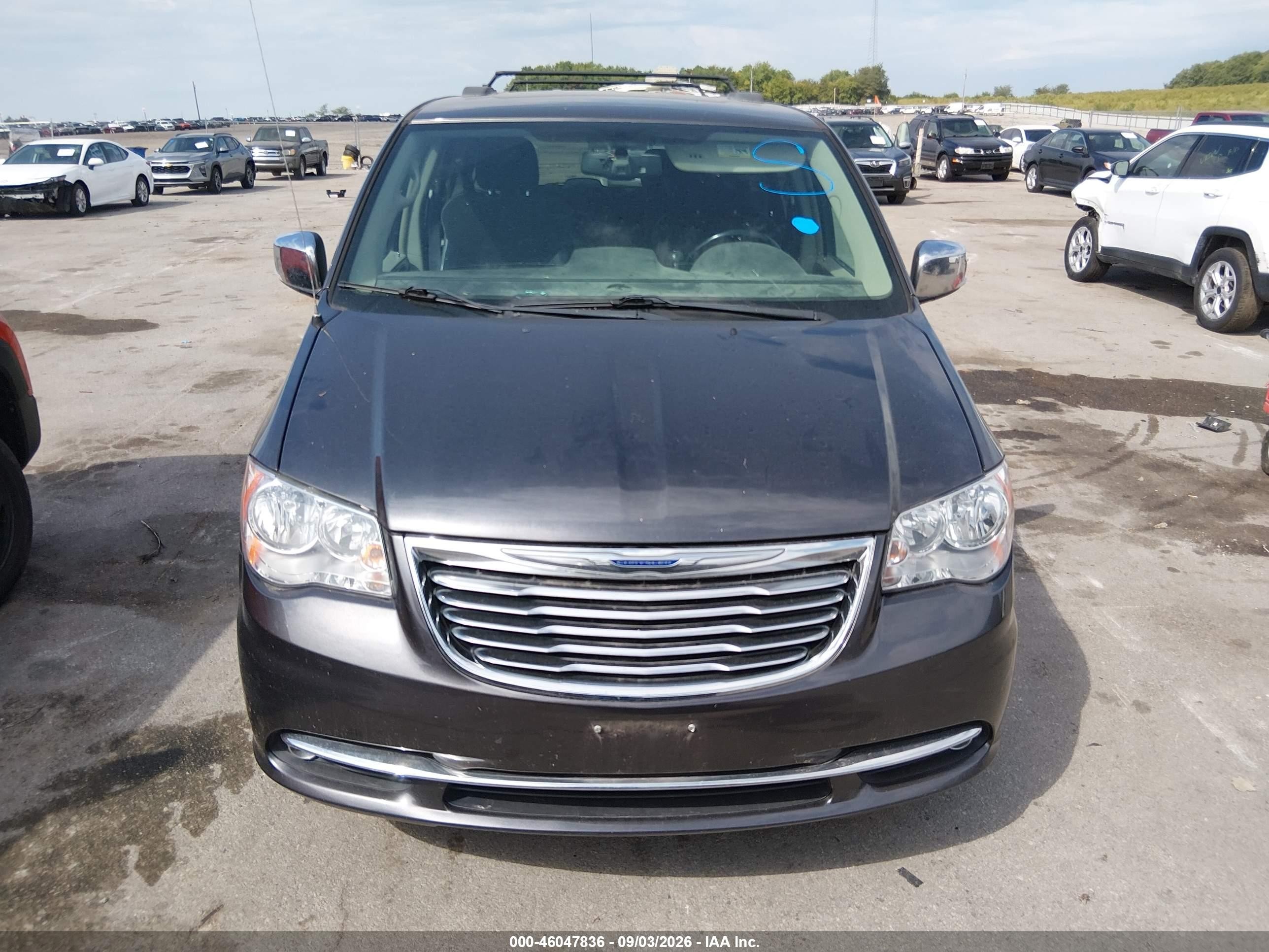 2014 Chrysler Town & Country Touring-l 30th Anniversary Beige vin: 2C4RC1CG3ER224695