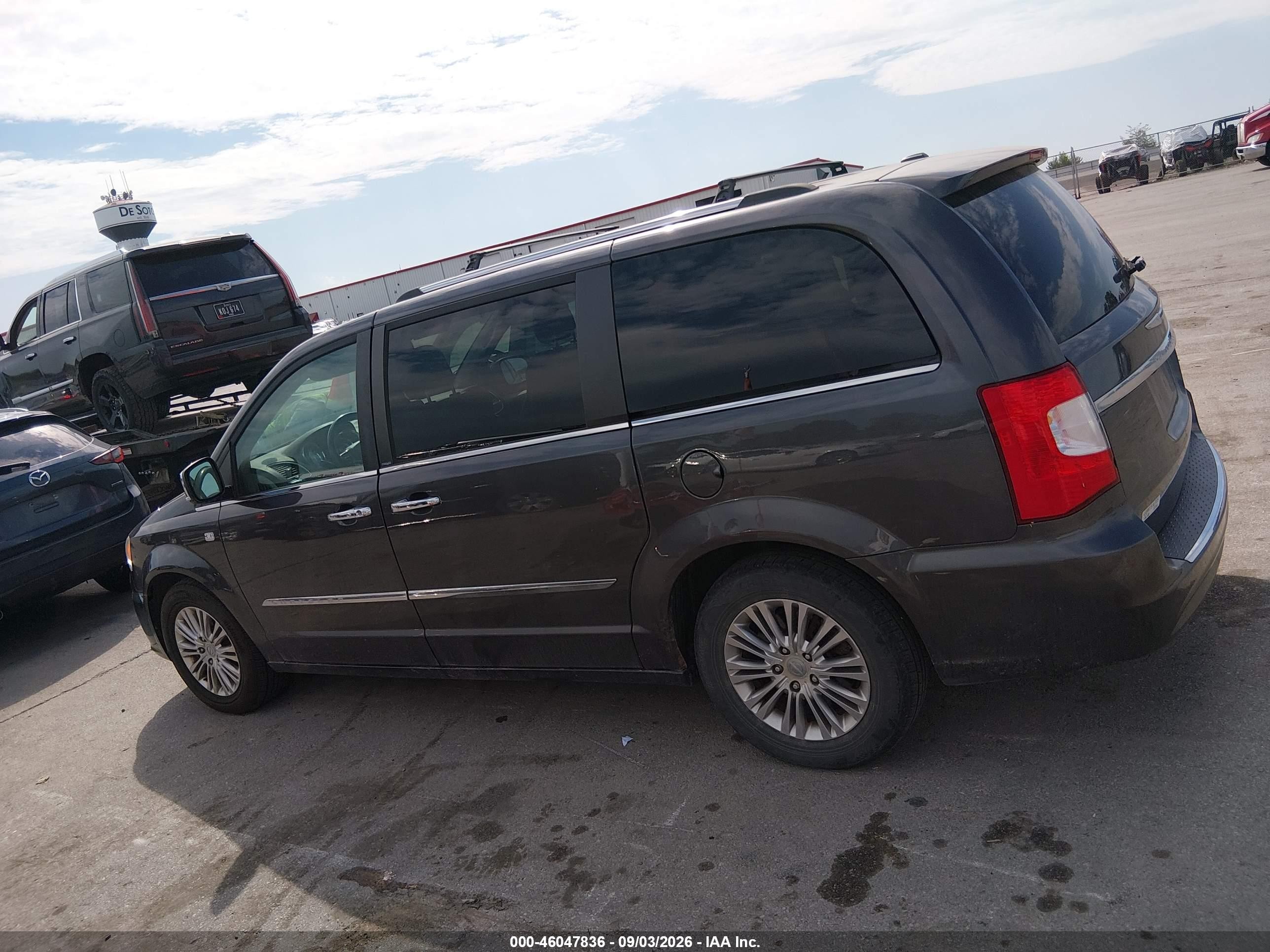 2014 Chrysler Town & Country Touring-l 30th Anniversary Beige vin: 2C4RC1CG3ER224695