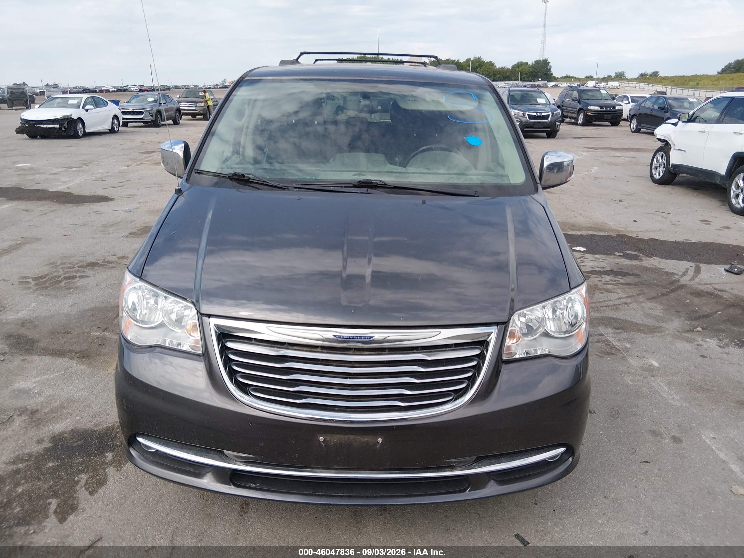 2014 Chrysler Town & Country Touring-l 30th Anniversary Beige vin: 2C4RC1CG3ER224695
