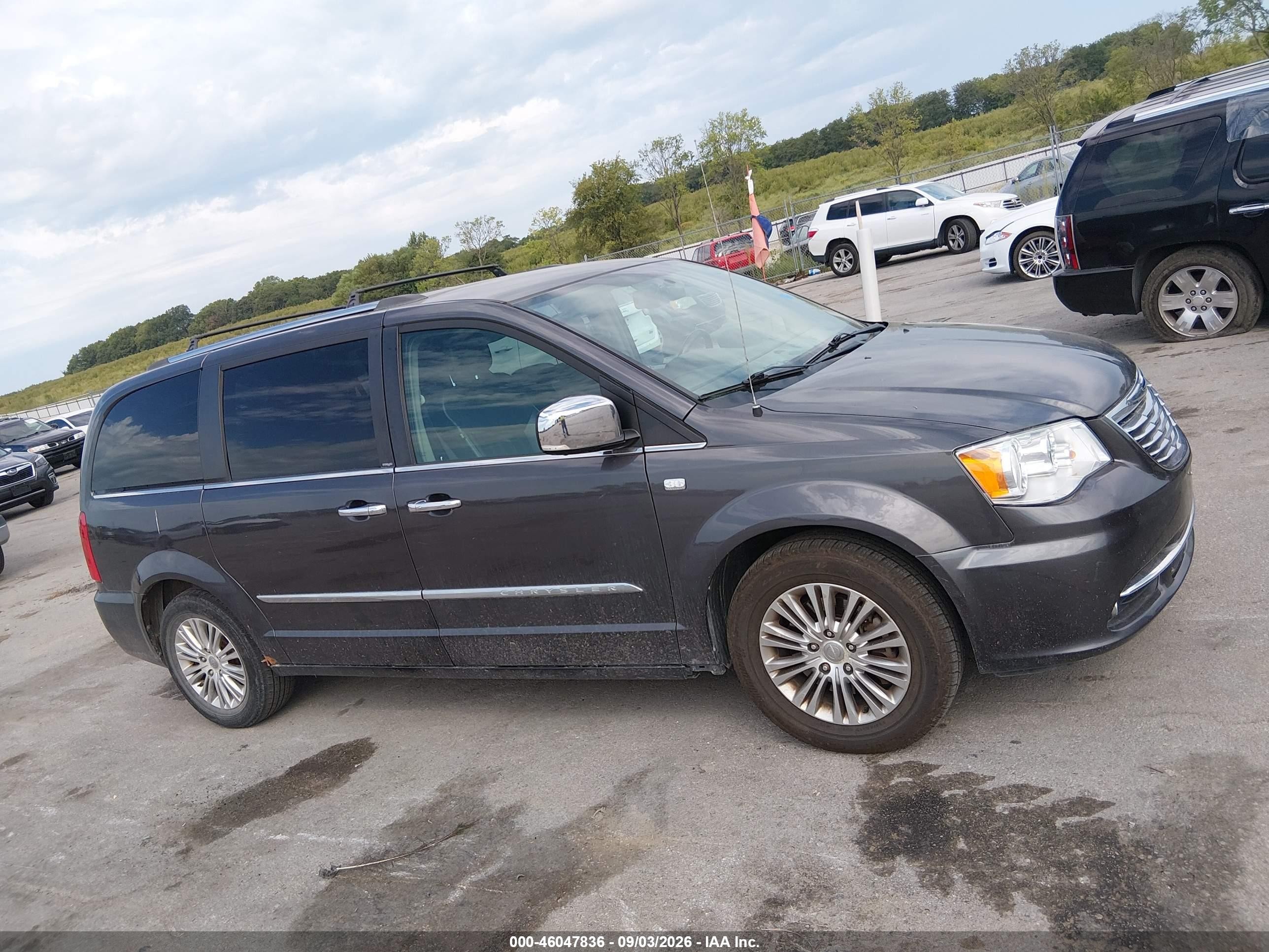 2014 Chrysler Town & Country Touring-l 30th Anniversary Beige vin: 2C4RC1CG3ER224695