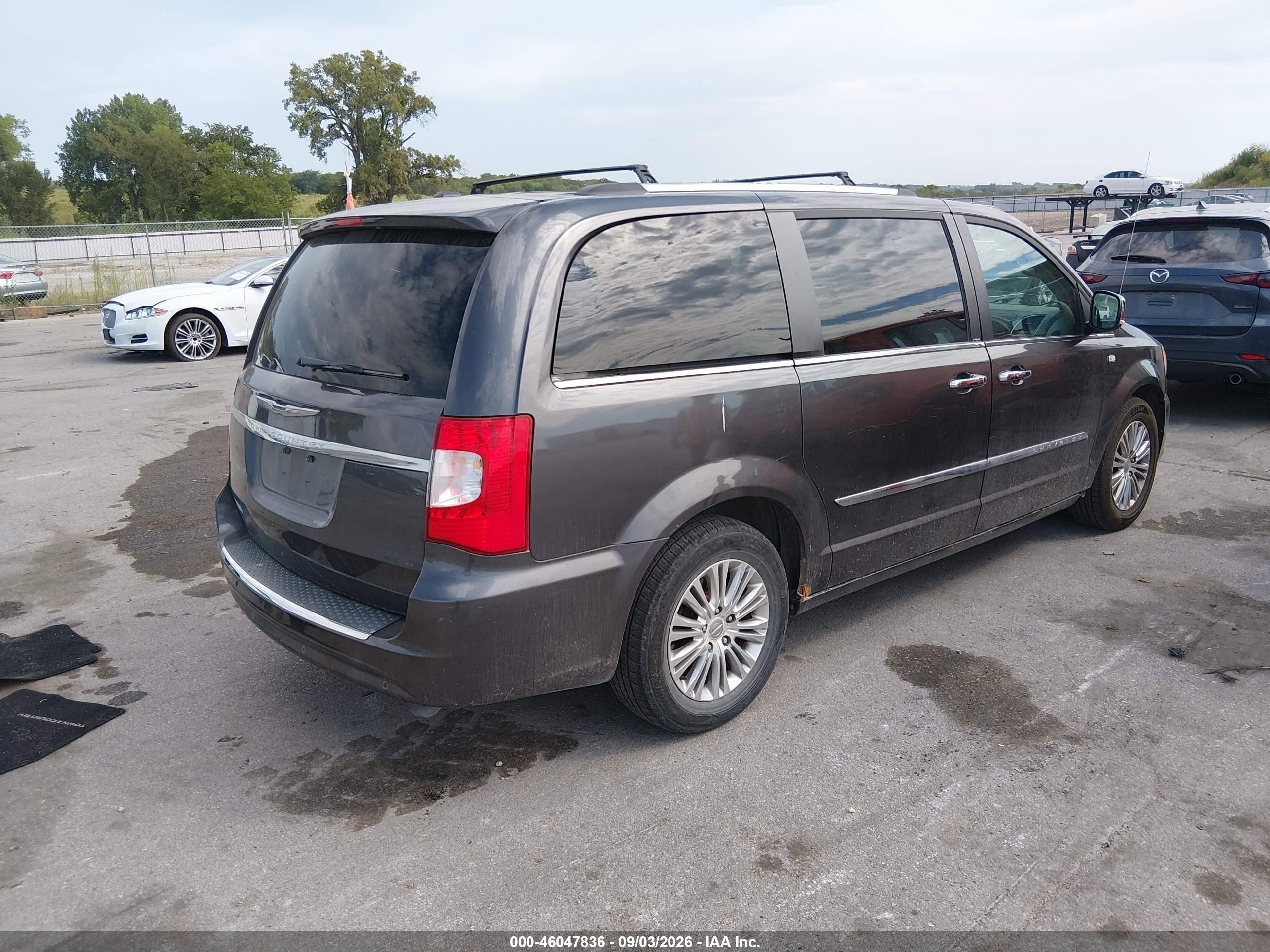 2014 Chrysler Town & Country Touring-l 30th Anniversary Beige vin: 2C4RC1CG3ER224695
