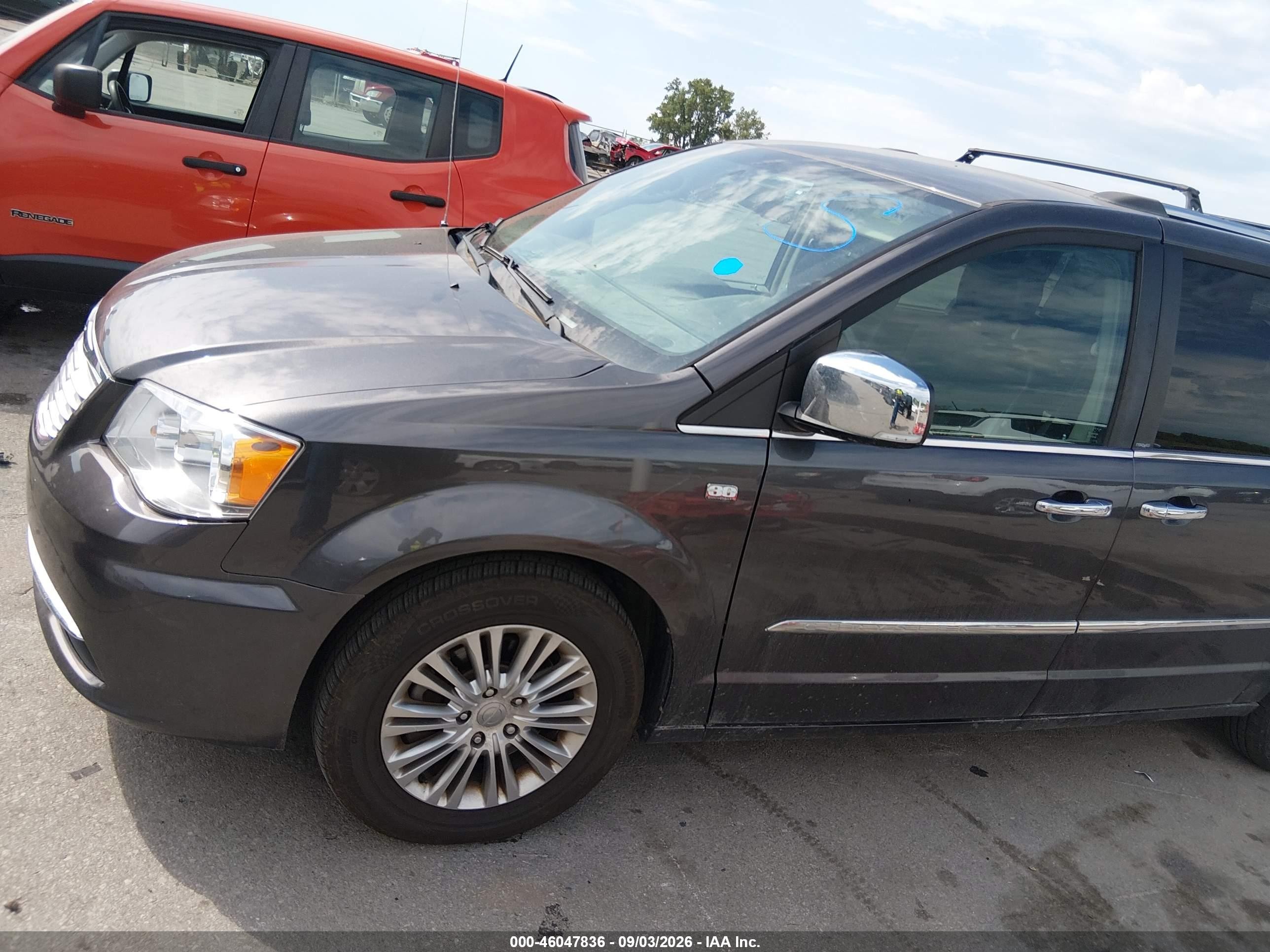 2014 Chrysler Town & Country Touring-l 30th Anniversary Beige vin: 2C4RC1CG3ER224695