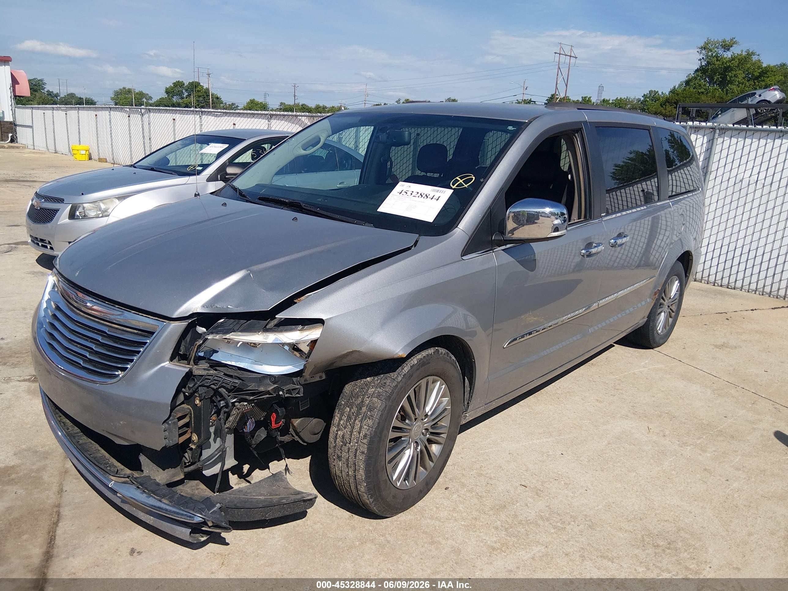 2014 Chrysler Town & Country Touring-l Silver vin: 2C4RC1CG3ER234353
