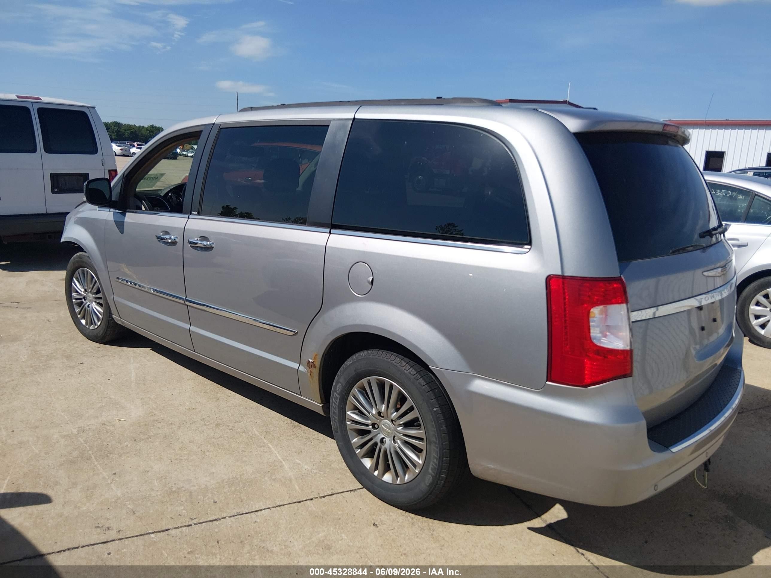 2014 Chrysler Town & Country Touring-l Silver vin: 2C4RC1CG3ER234353