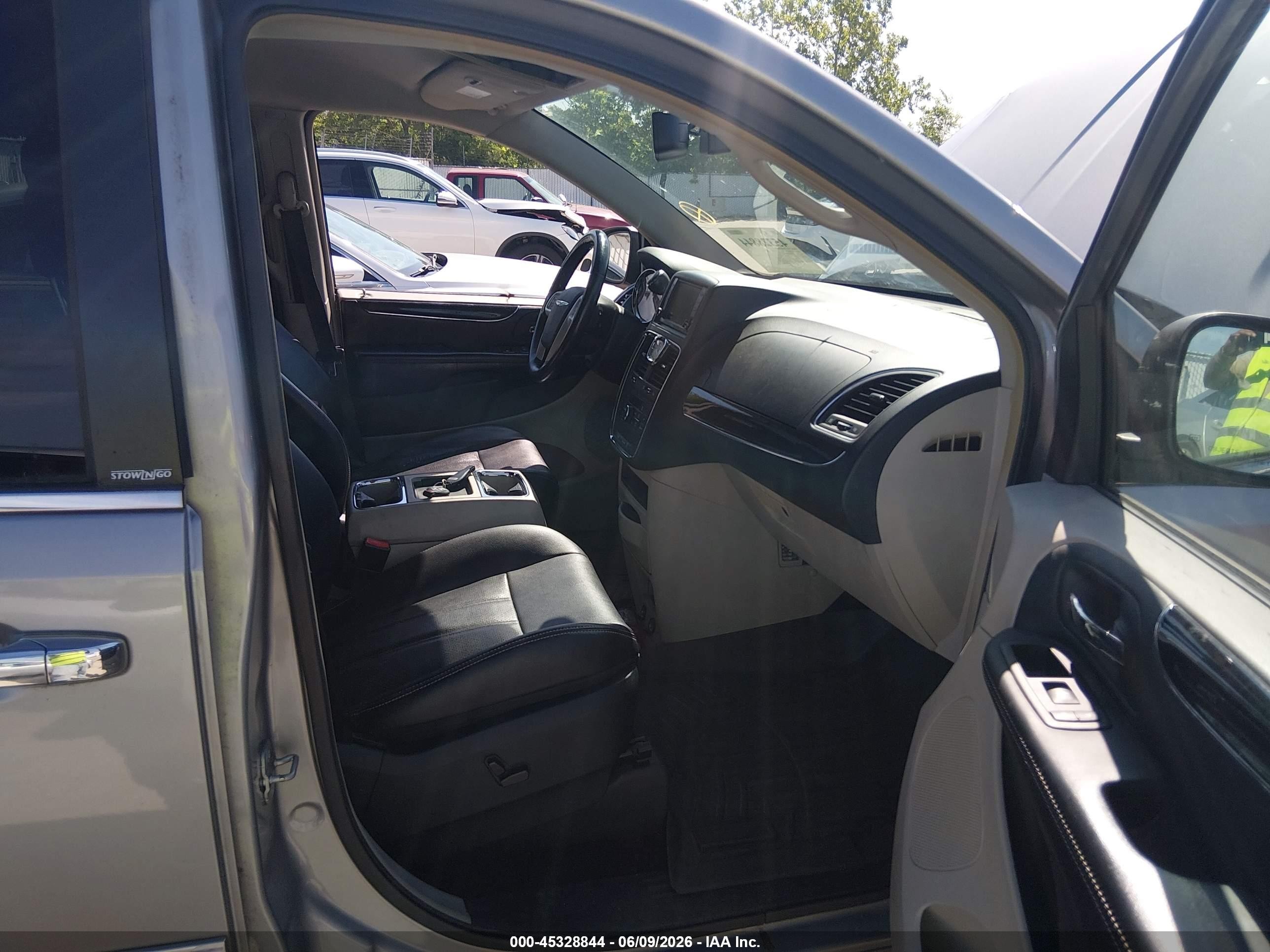 2014 Chrysler Town & Country Touring-l Silver vin: 2C4RC1CG3ER234353