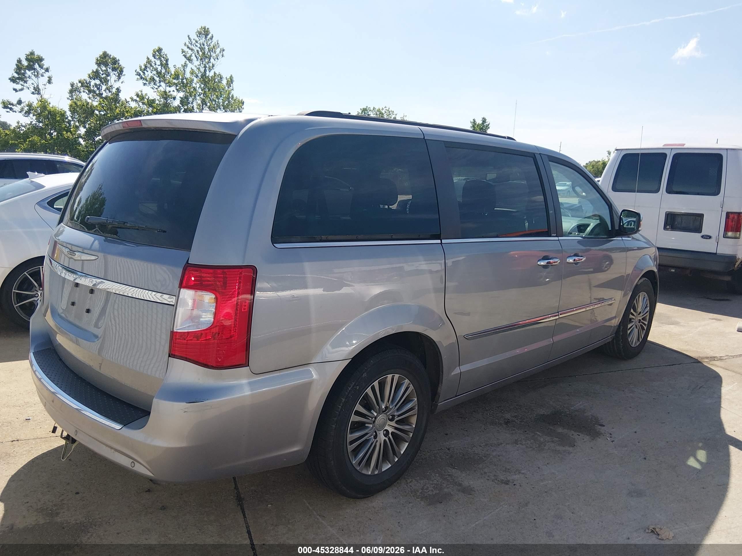 2014 Chrysler Town & Country Touring-l Silver vin: 2C4RC1CG3ER234353
