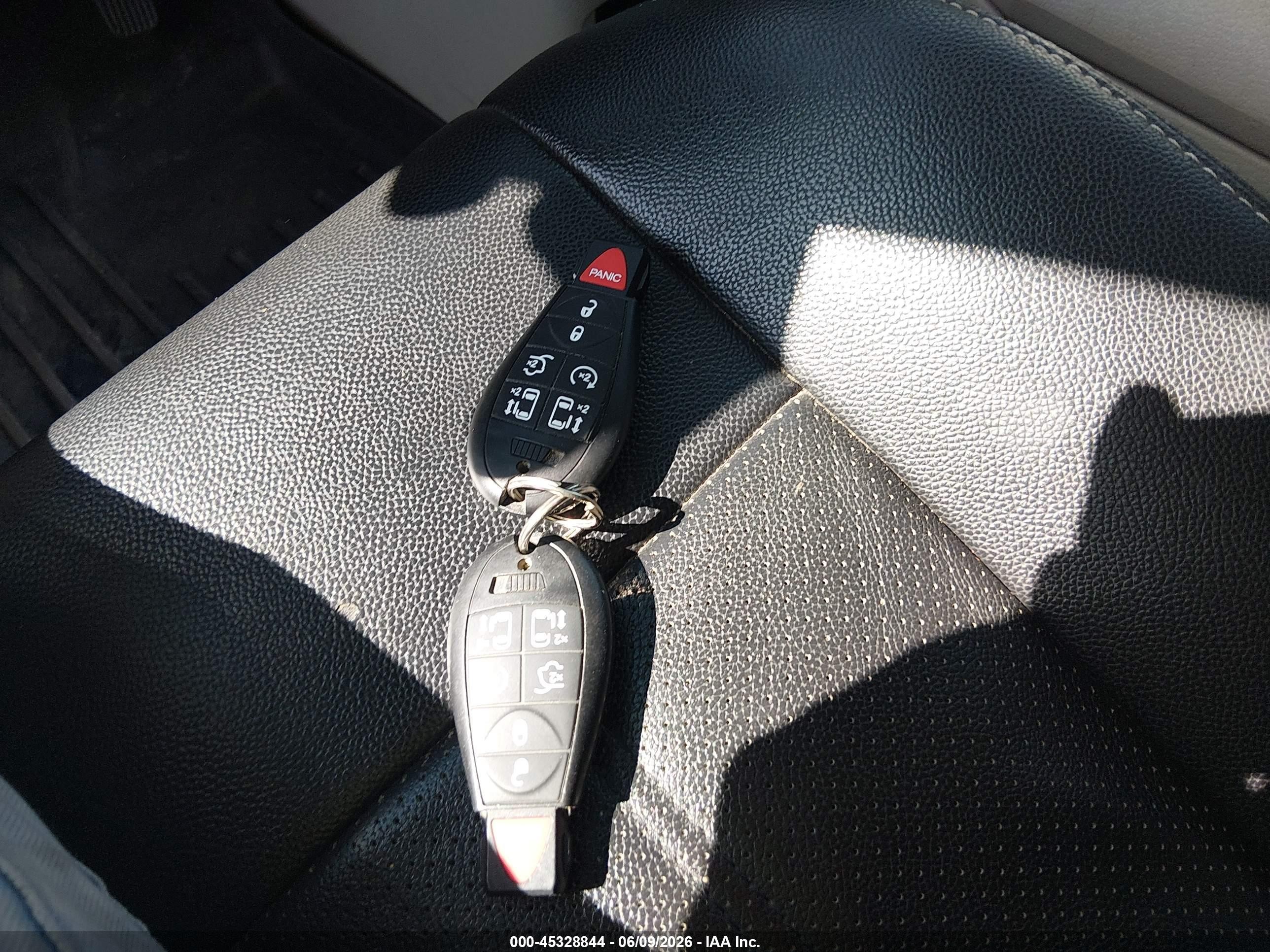 2014 Chrysler Town & Country Touring-l Silver vin: 2C4RC1CG3ER234353