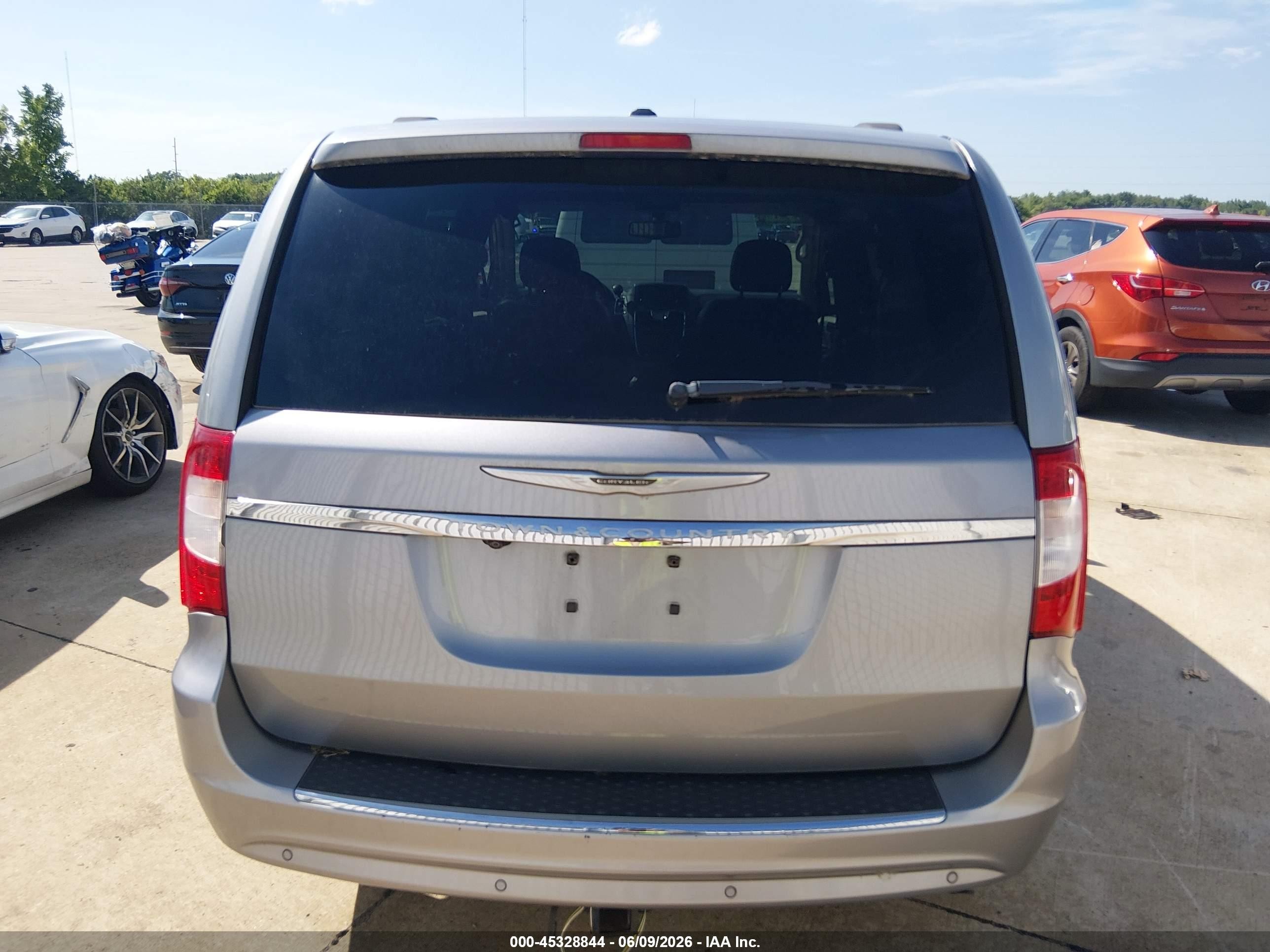 2014 Chrysler Town & Country Touring-l Silver vin: 2C4RC1CG3ER234353