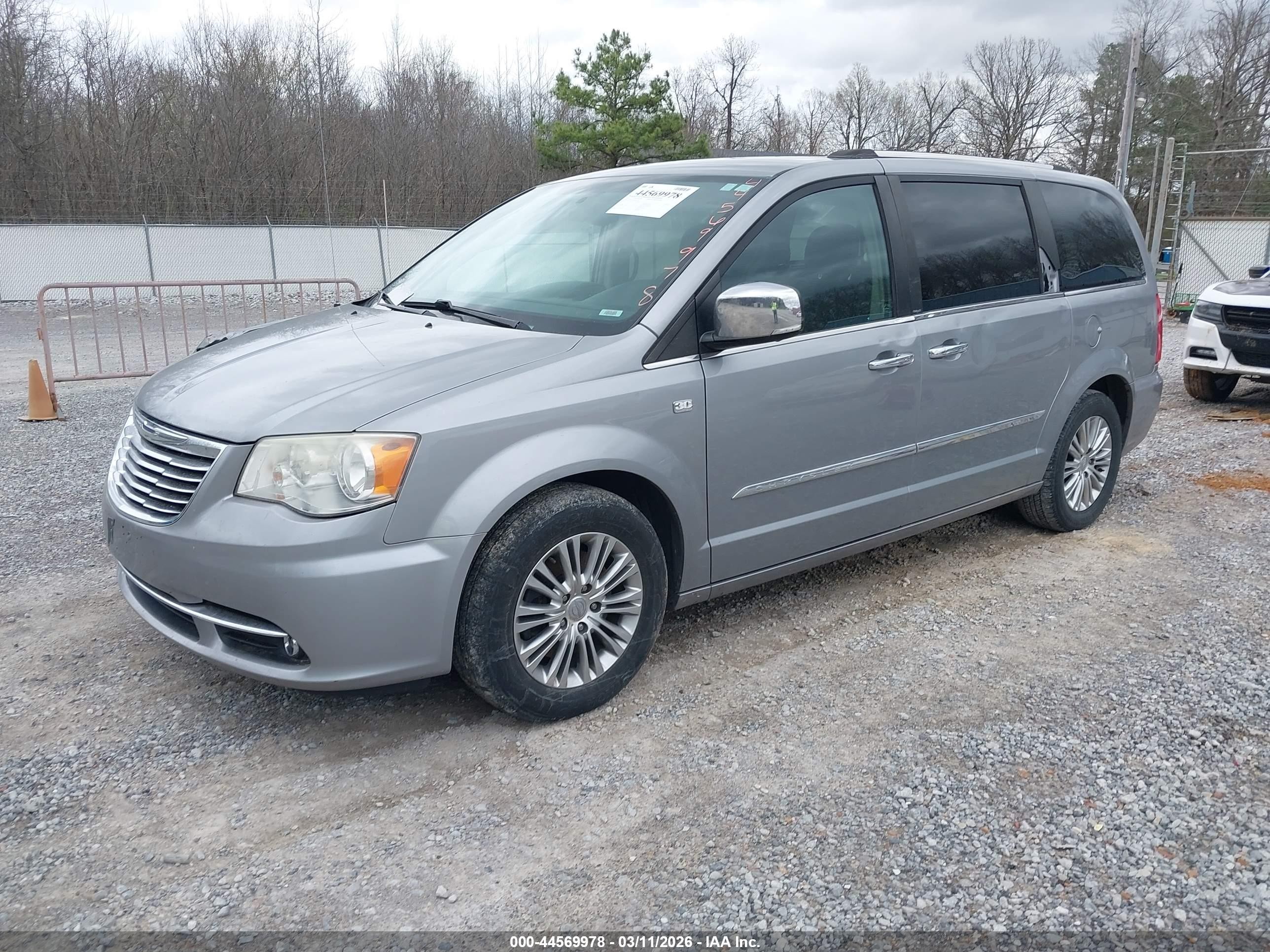 2014 Chrysler Town & Country Touring-l 30th Anniversary Silver vin: 2C4RC1CG3ER258782