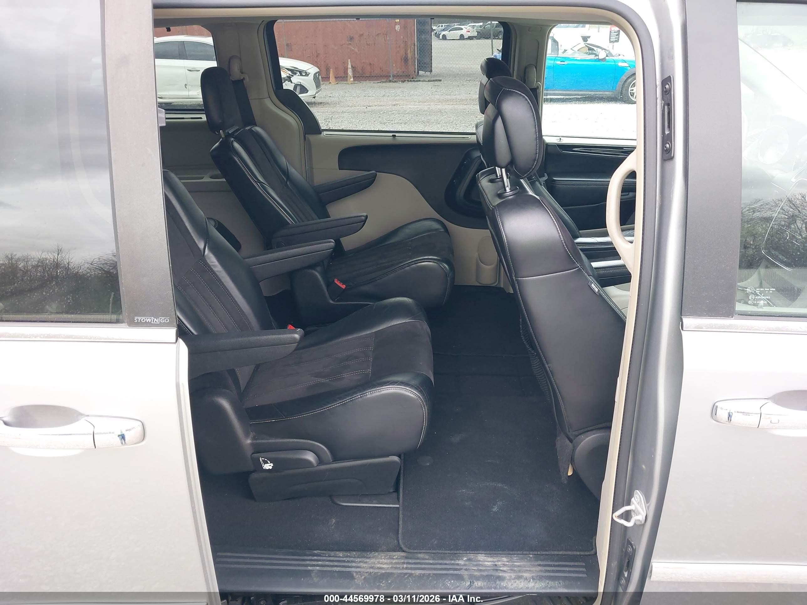 2014 Chrysler Town & Country Touring-l 30th Anniversary Silver vin: 2C4RC1CG3ER258782