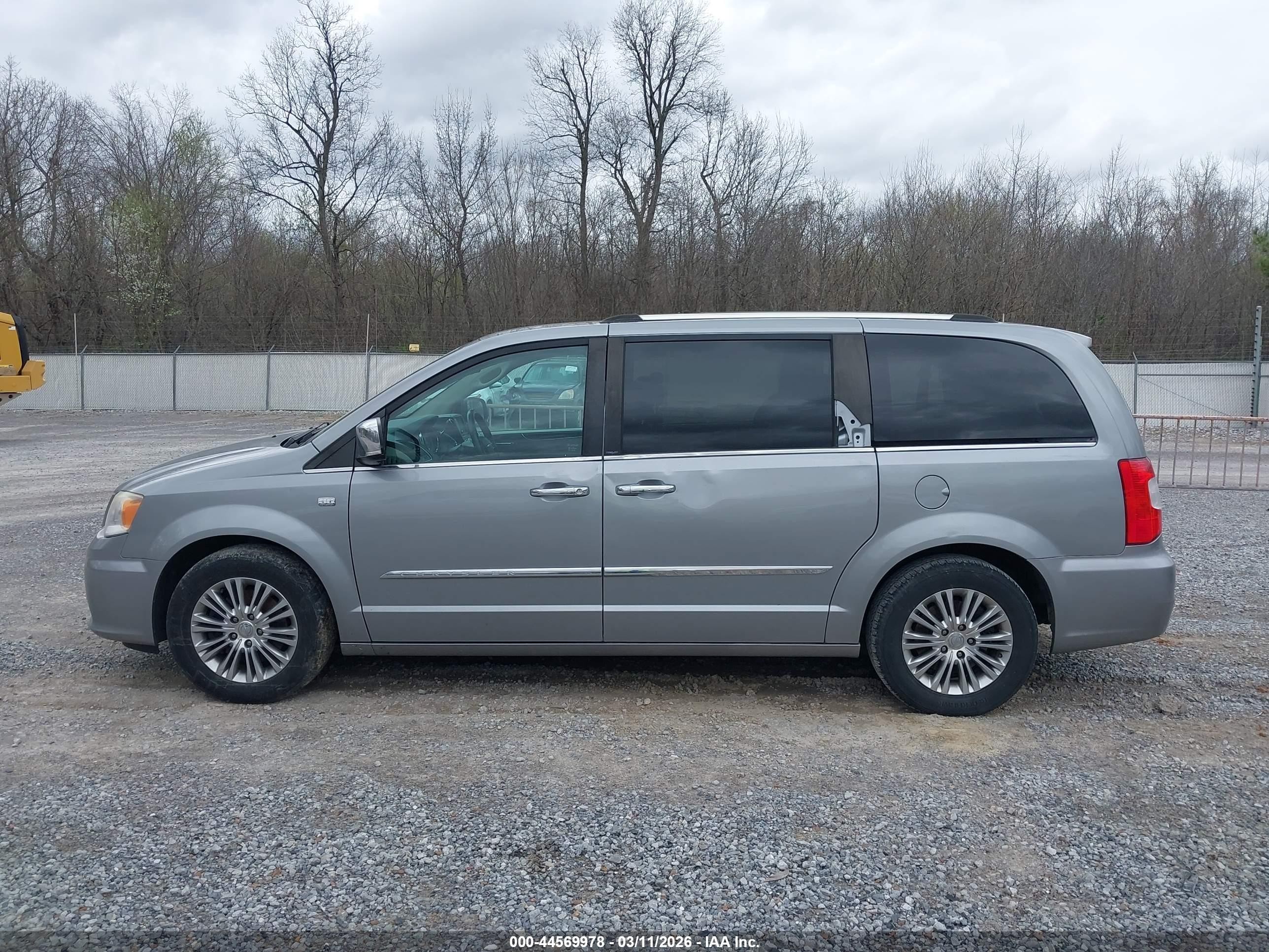2014 Chrysler Town & Country Touring-l 30th Anniversary Silver vin: 2C4RC1CG3ER258782