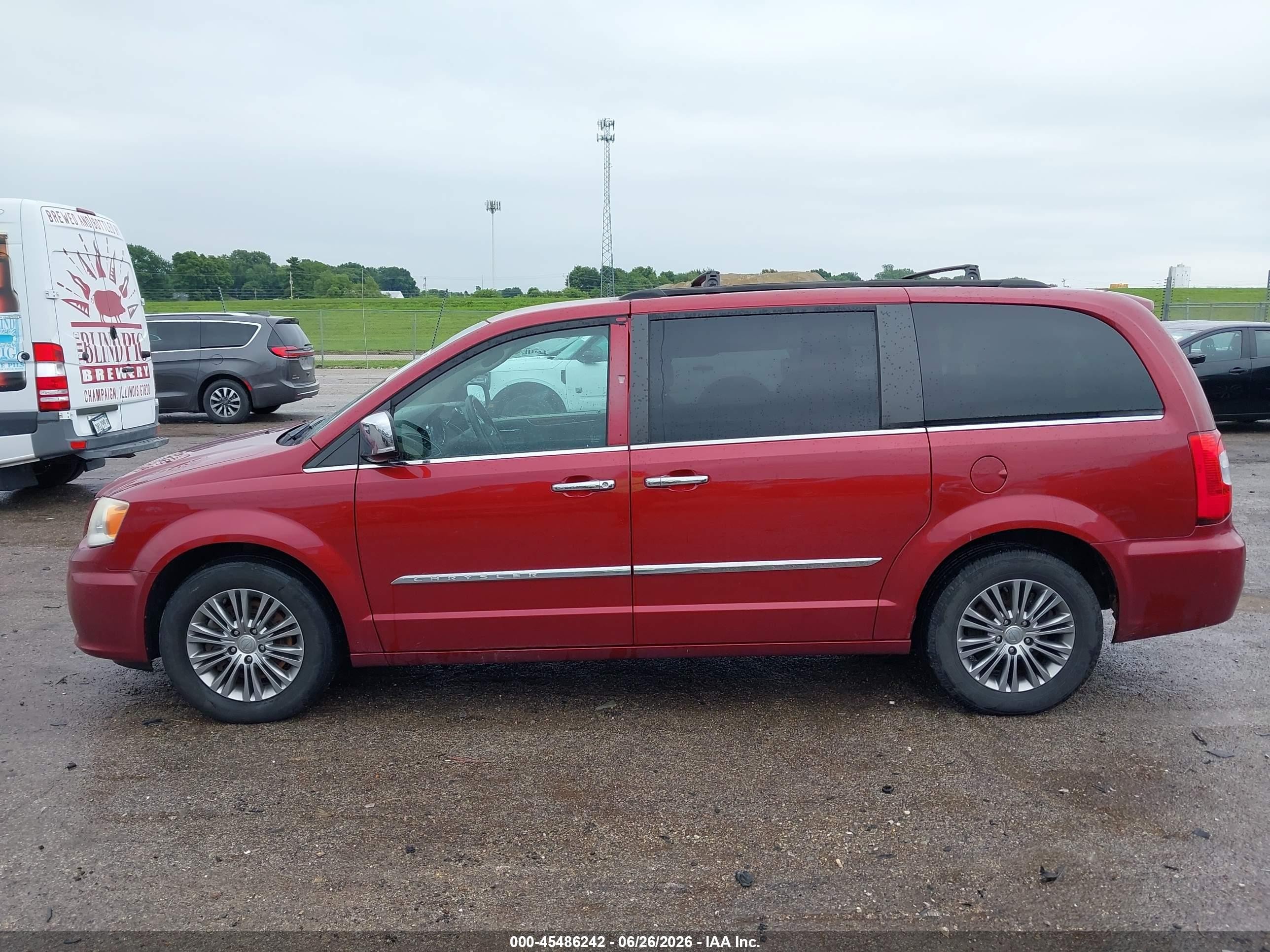 2014 Chrysler Town & Country Touring-l Burgundy vin: 2C4RC1CG3ER284833