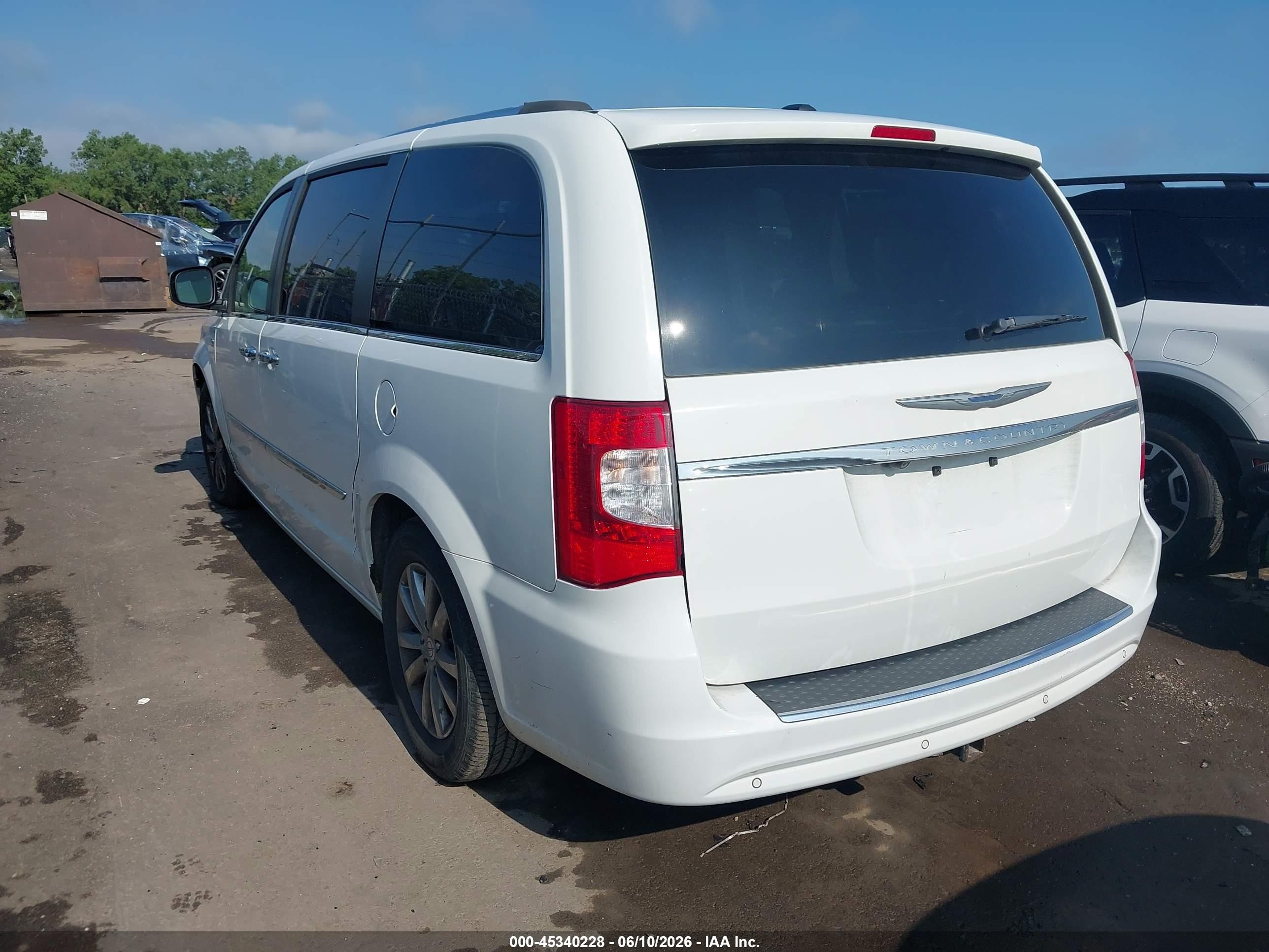 2014 Chrysler Town & Country Touring-l 30th Anniversary White vin: 2C4RC1CG3ER409944
