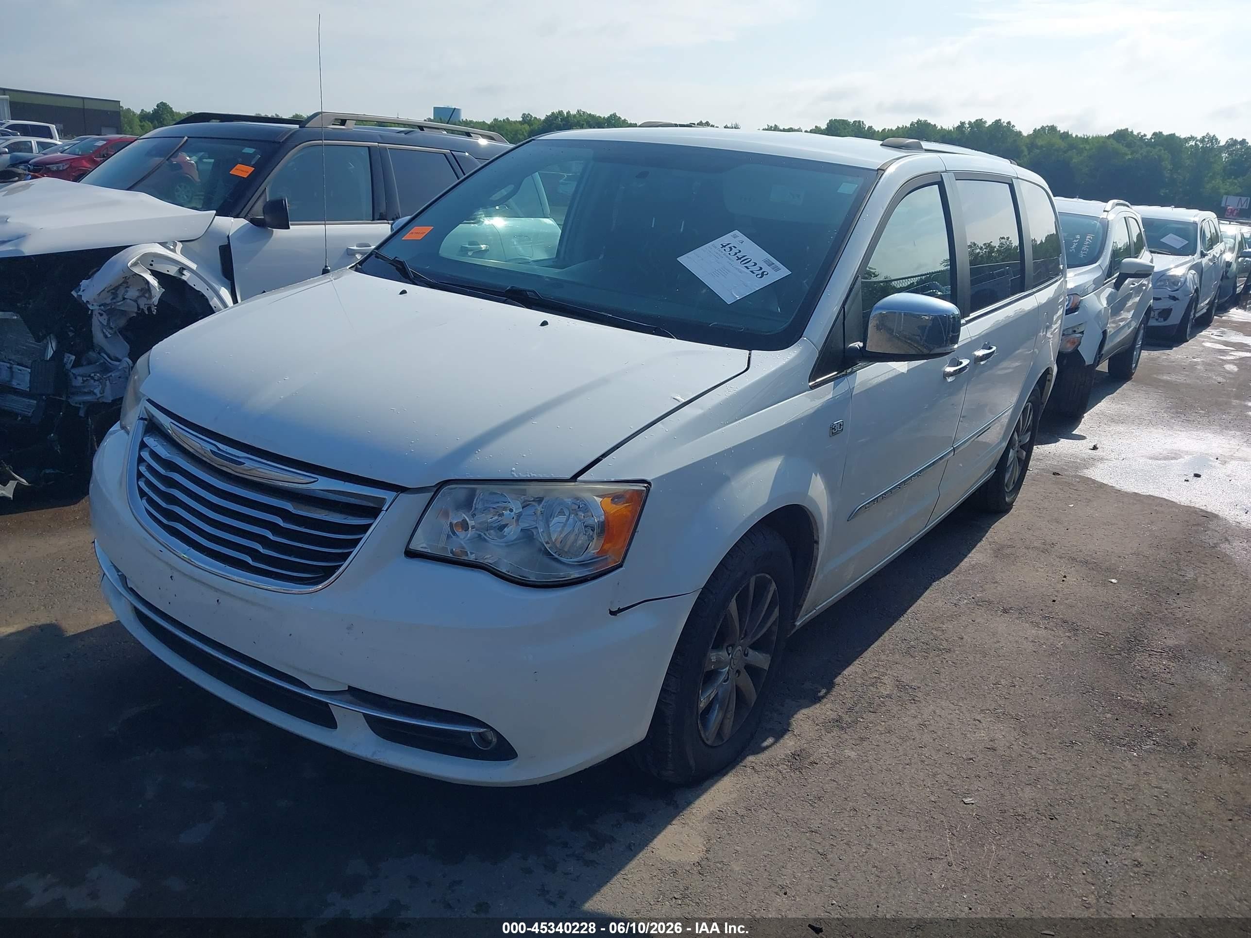 2014 Chrysler Town & Country Touring-l 30th Anniversary White vin: 2C4RC1CG3ER409944